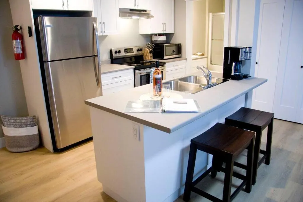 Coffee/tea facilities in M&M's Maple Bay Mountain Guesthouse