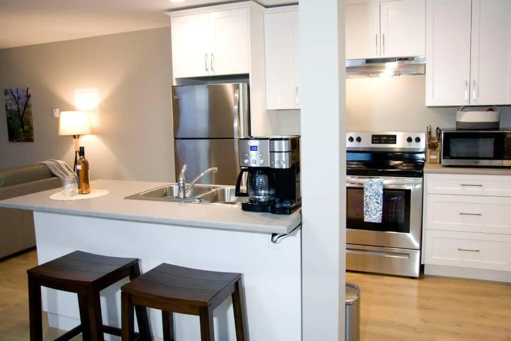 Coffee/tea facilities in M&M's Maple Bay Mountain Guesthouse