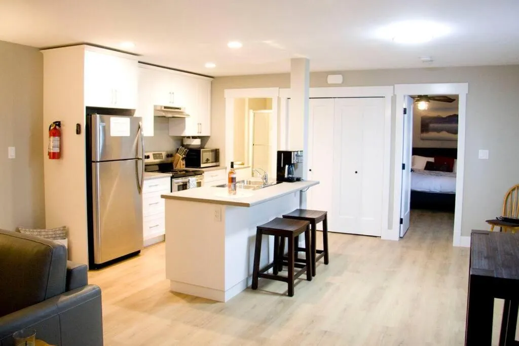 Coffee/tea facilities in M&M's Maple Bay Mountain Guesthouse