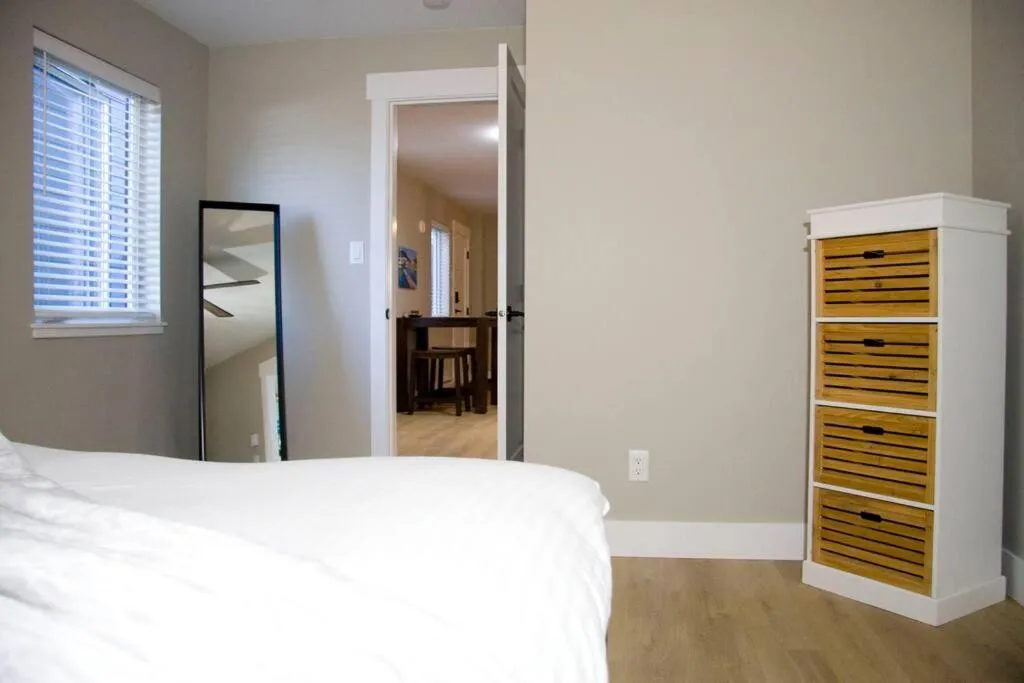 Bed in M&M's Maple Bay Mountain Guesthouse