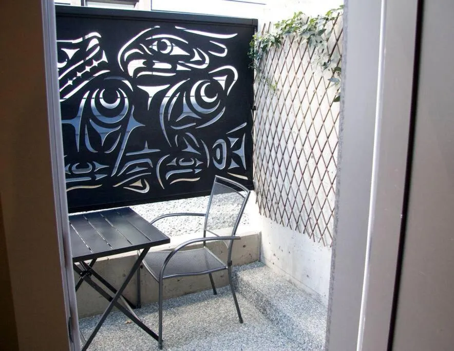 Patio in M&M's Maple Bay Mountain Guesthouse