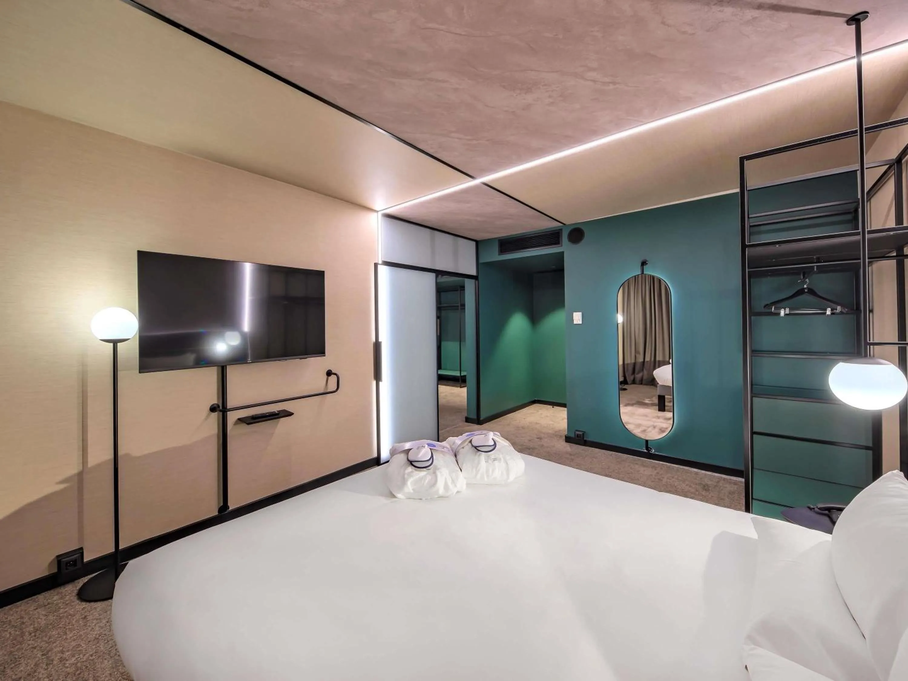 Photo of the whole room, Bed in Novotel Kraków Centrum