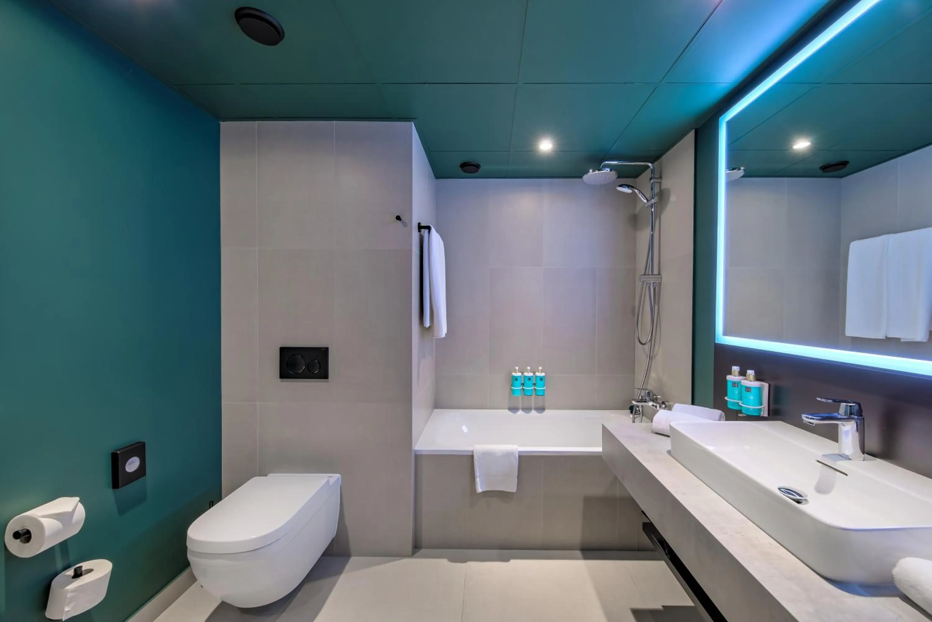 Shower in Novotel Kraków Centrum