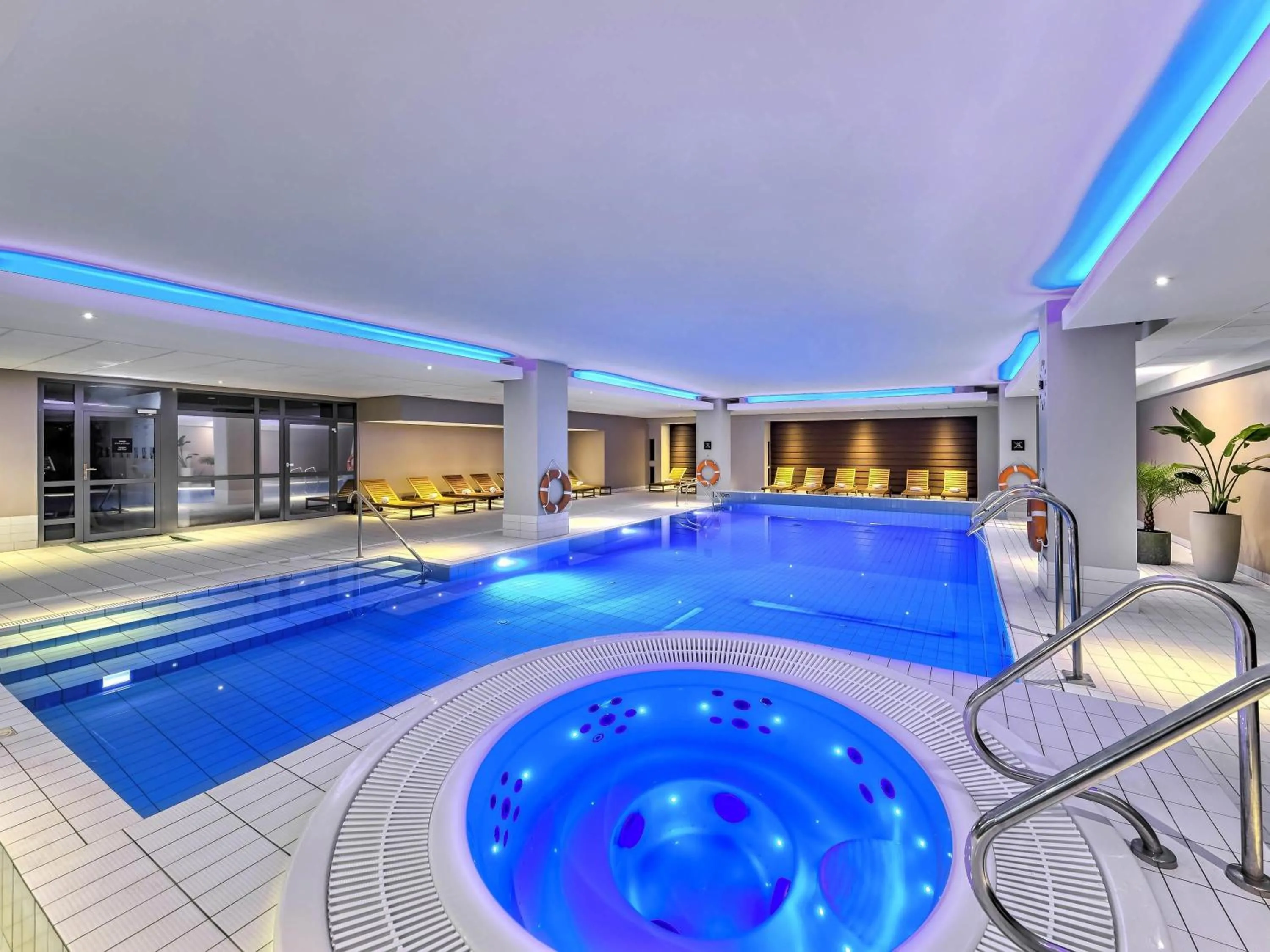 Pool view in Novotel Kraków Centrum