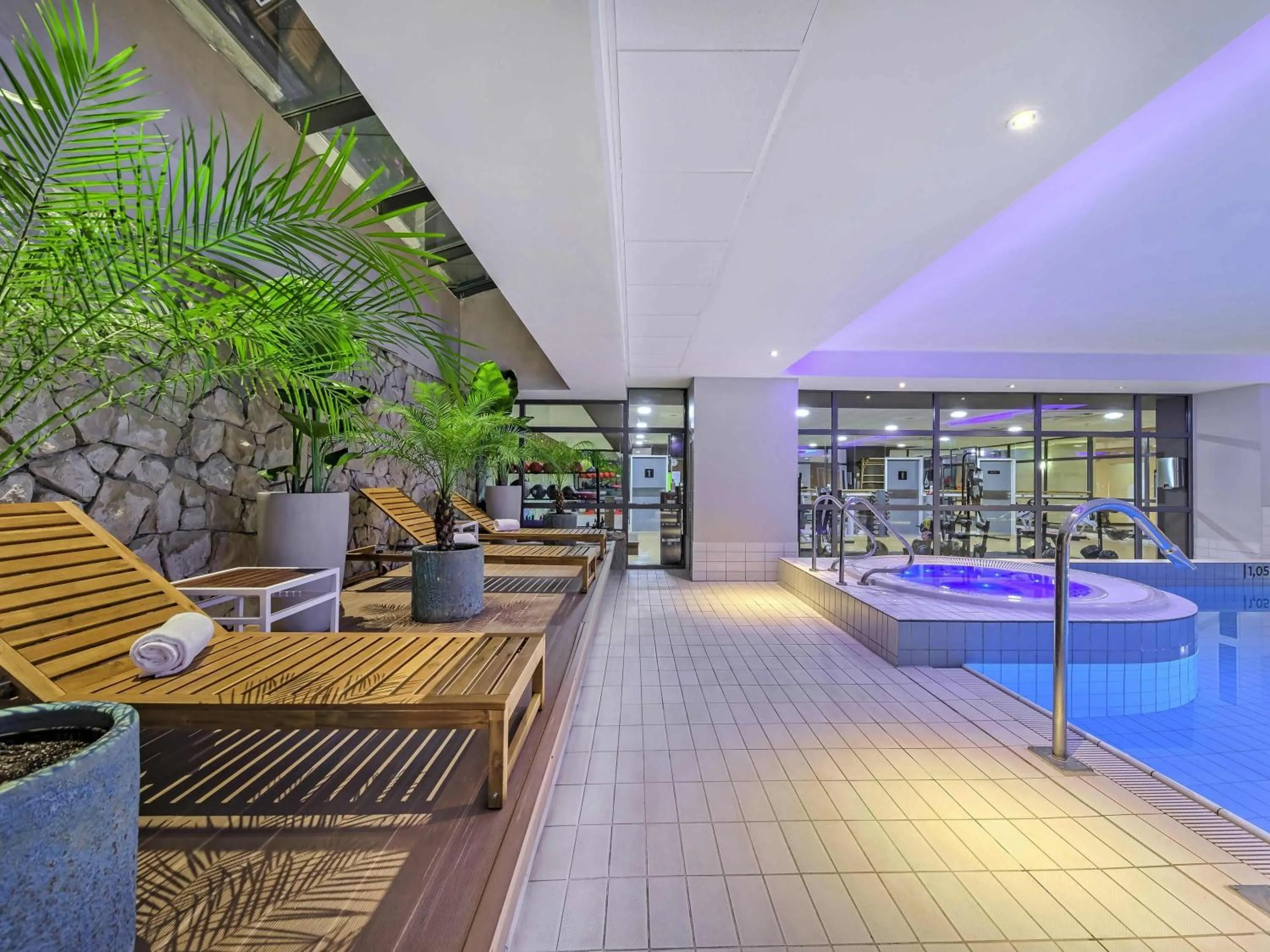 Pool view in Novotel Kraków Centrum