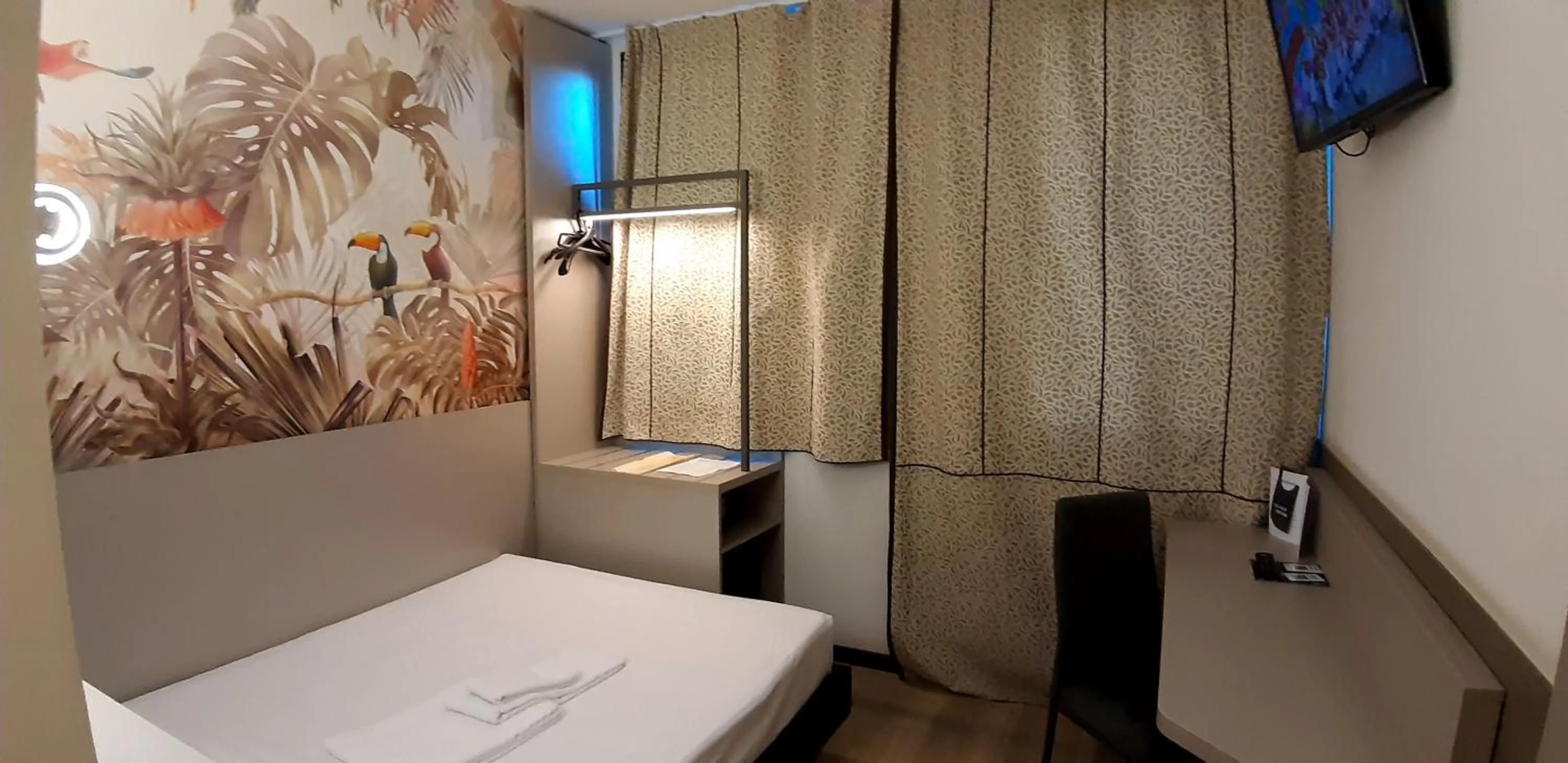 Bedroom in Continental Urban Art Hotel