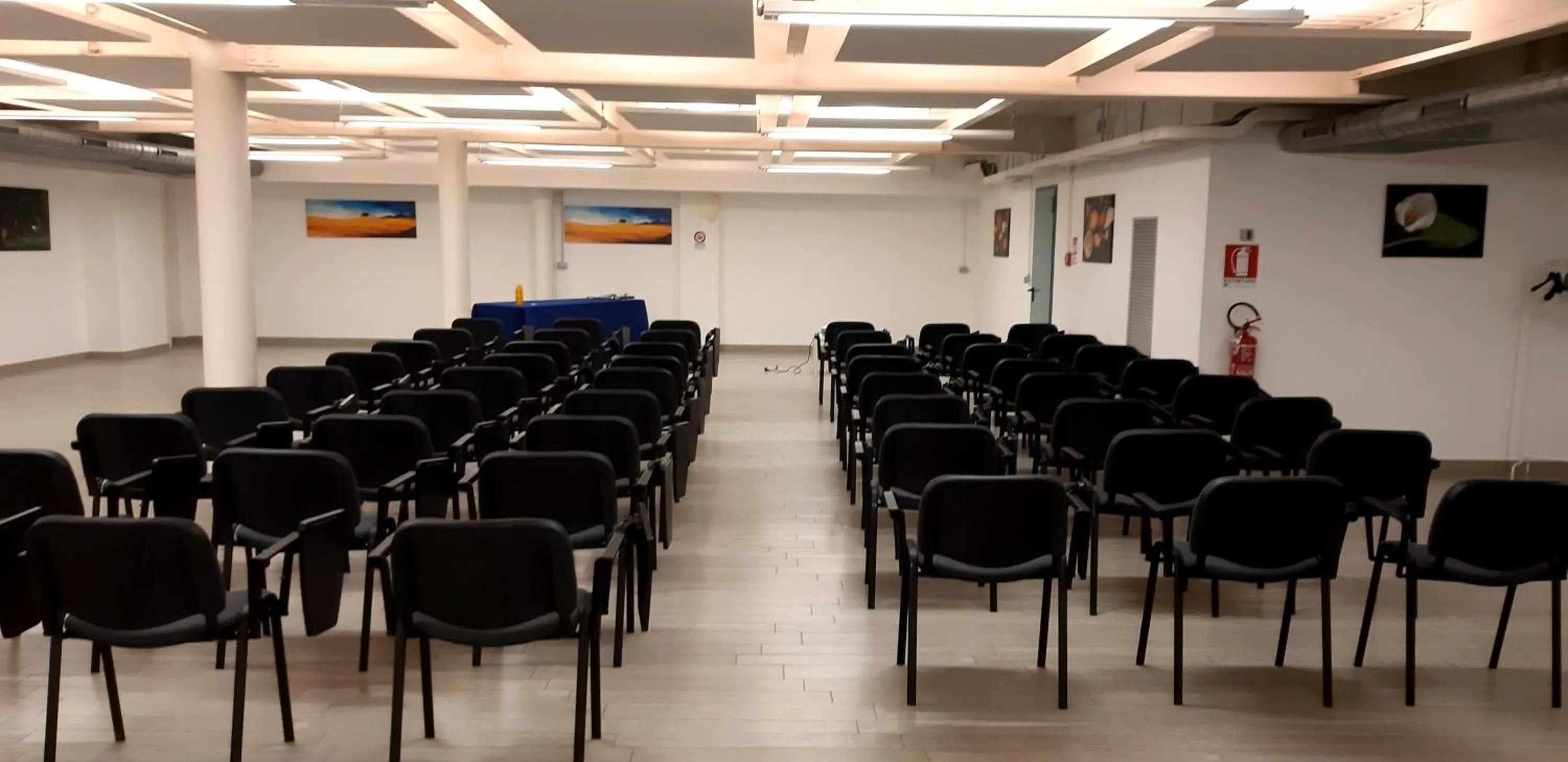 Meeting/conference room in Continental Urban Art Hotel