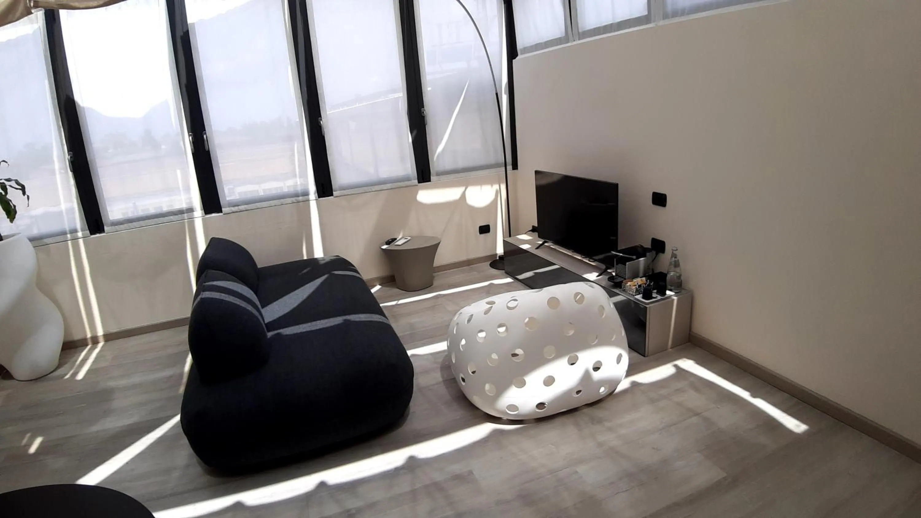 Living room in Continental Urban Art Hotel