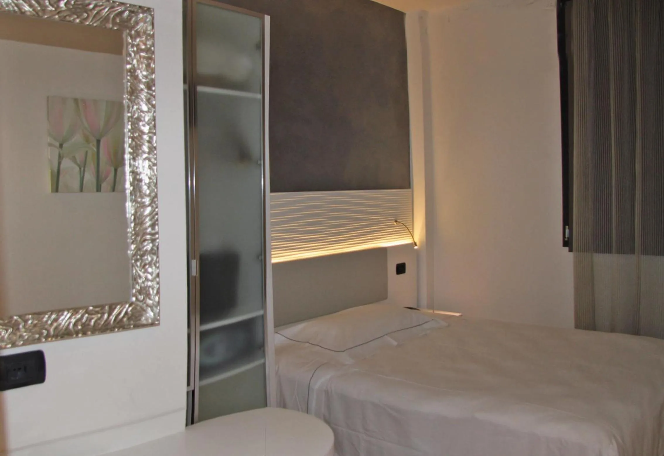 Bedroom, Bed in Continental Urban Art Hotel