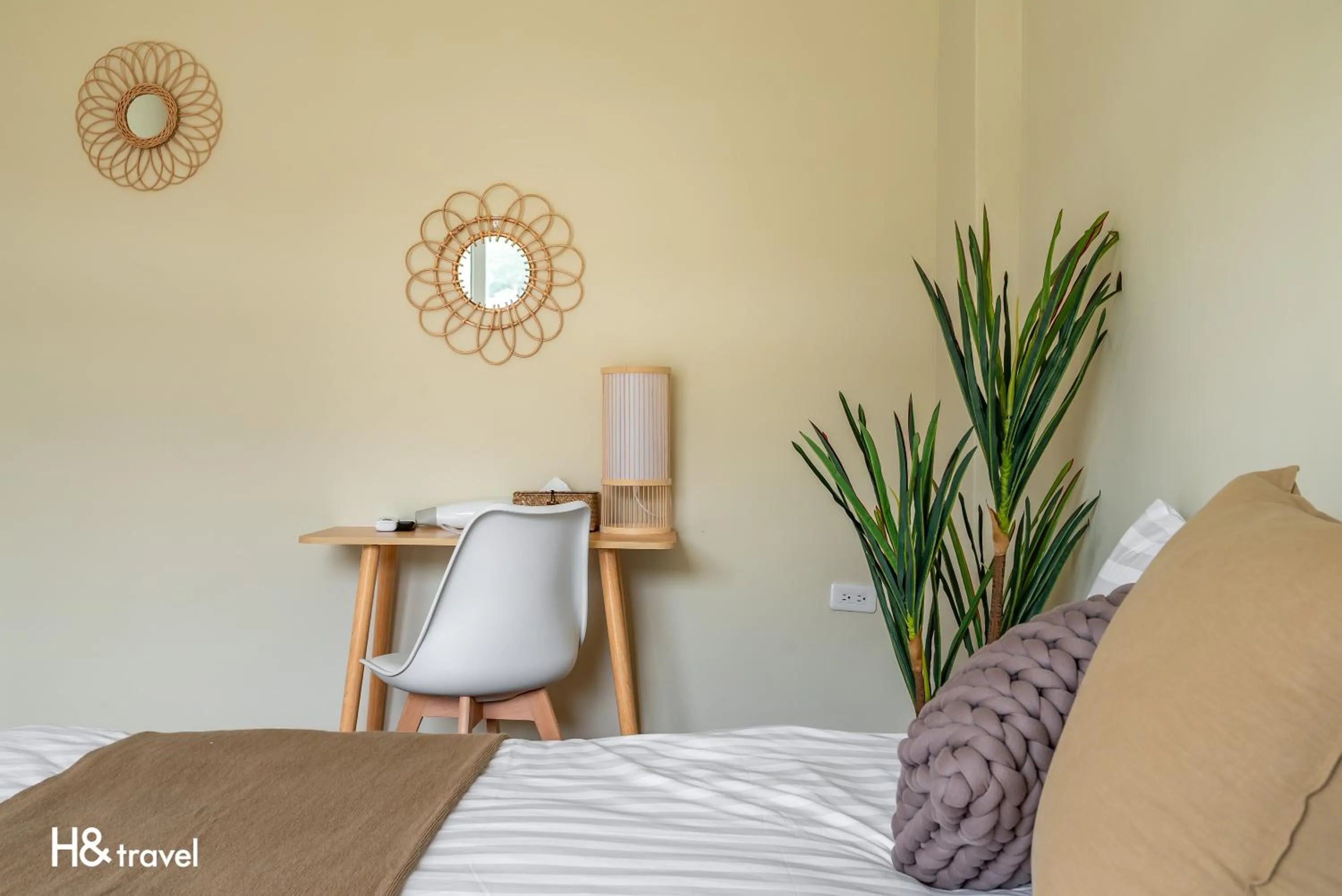 Photo of the whole room, Bed in Taitung Yu Krung Smart Stay