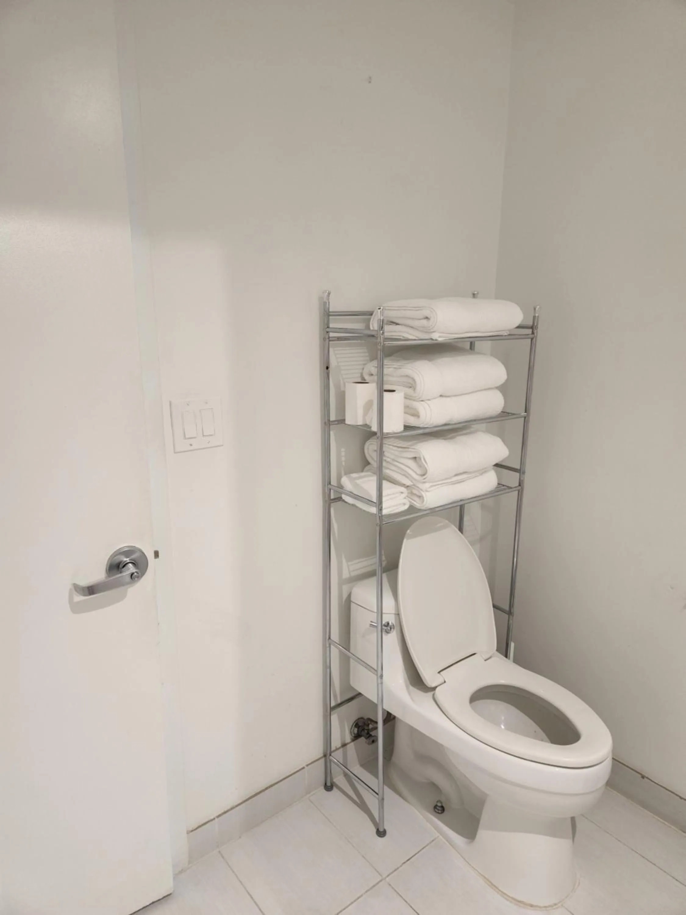 Bathroom in Wonderful 1 bedroom condo in Midtown.