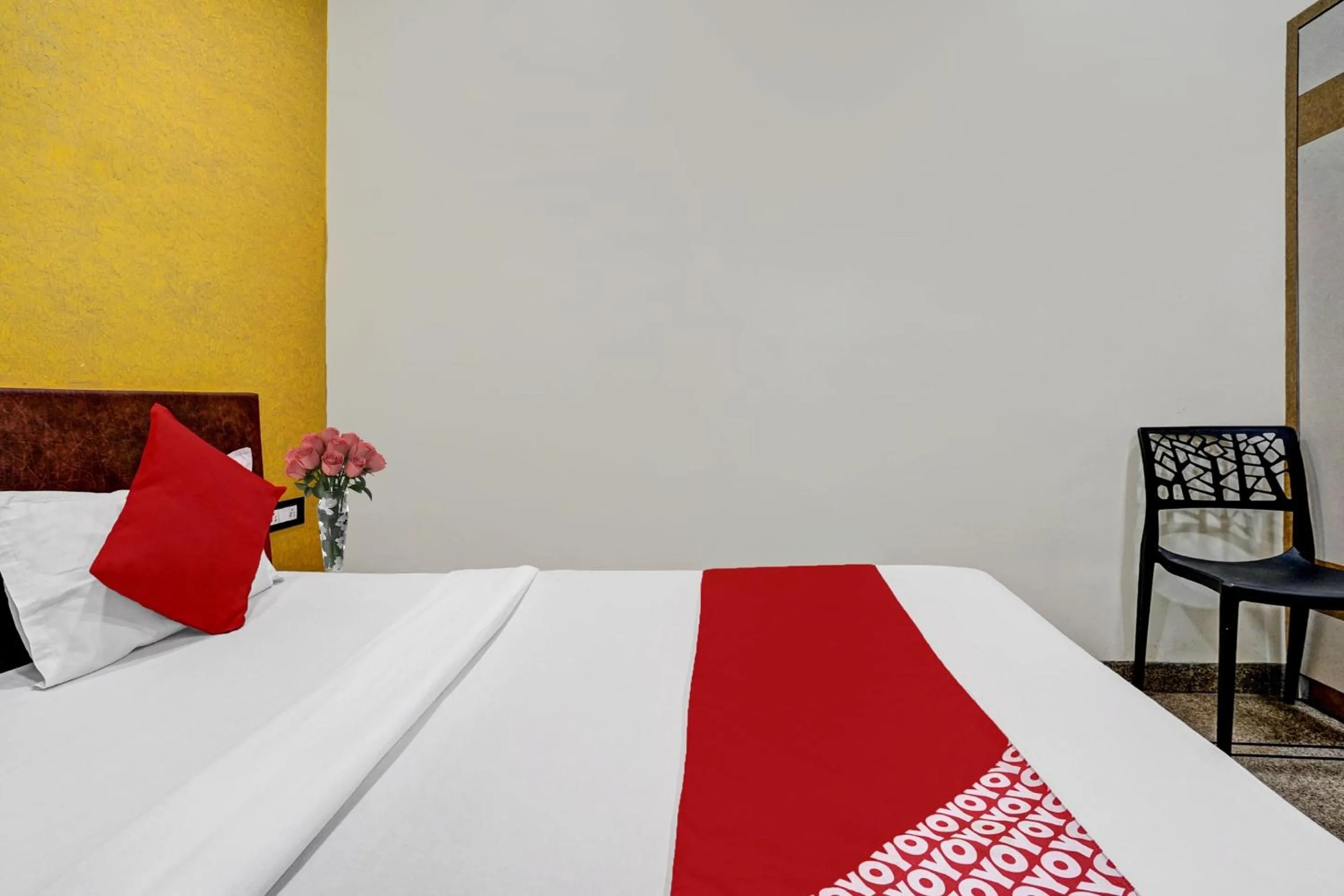 Facade/entrance, Bed in Hotel O Chhaya