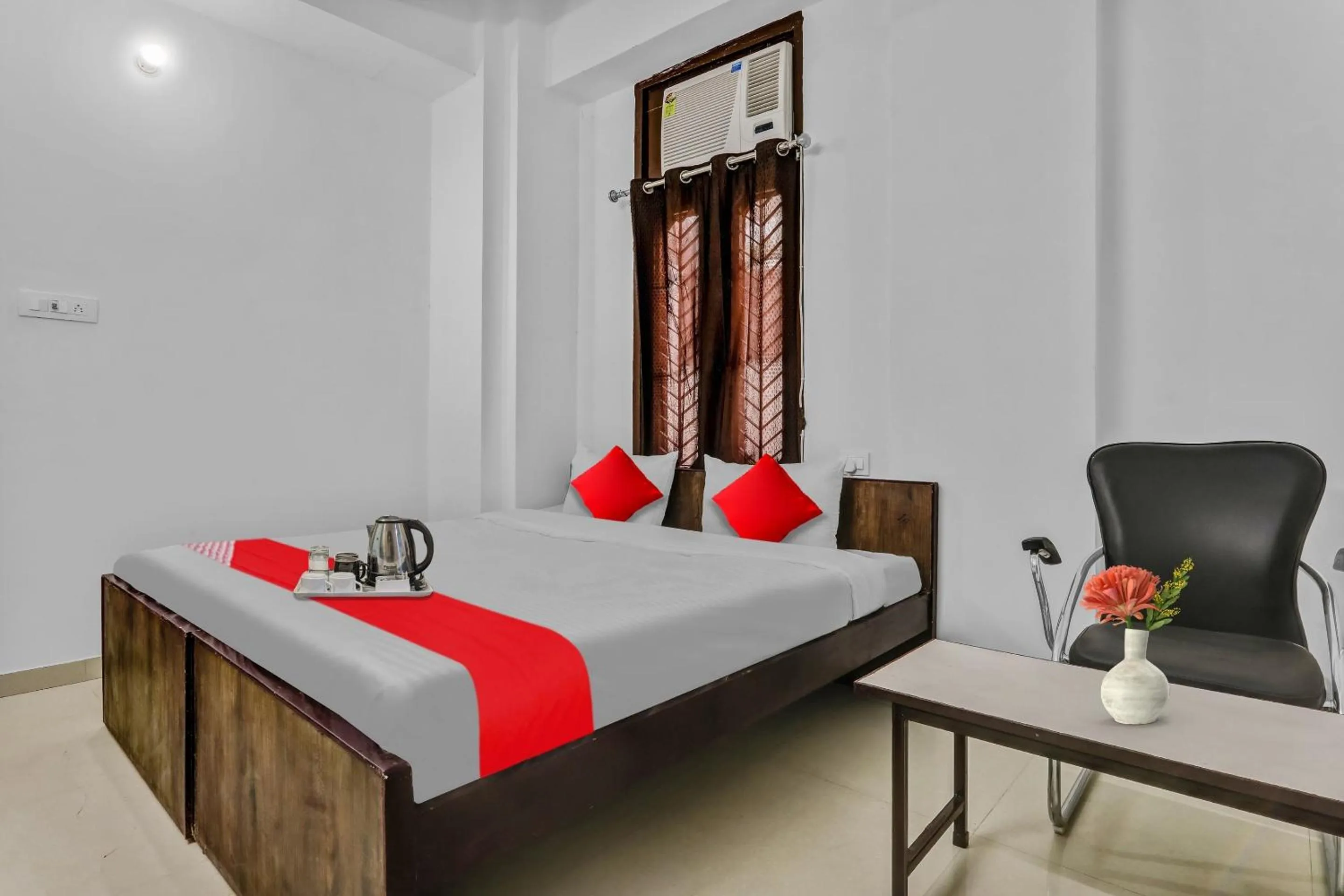 Bedroom, Bed in Hotel O Star Stay Guest house opposite Kendriya Bhawan