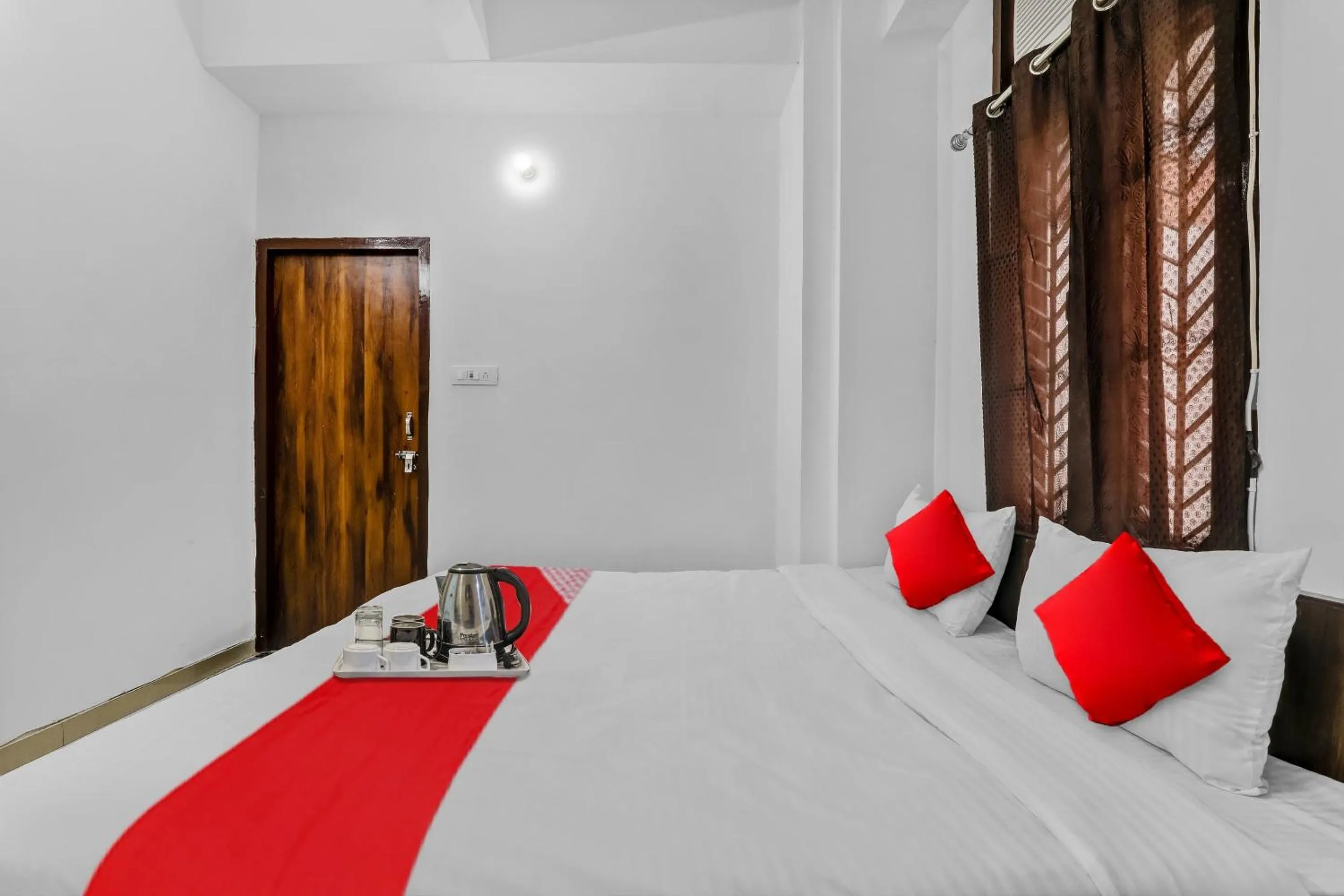 Bedroom, Bed in Hotel O Star Stay Guest house opposite Kendriya Bhawan