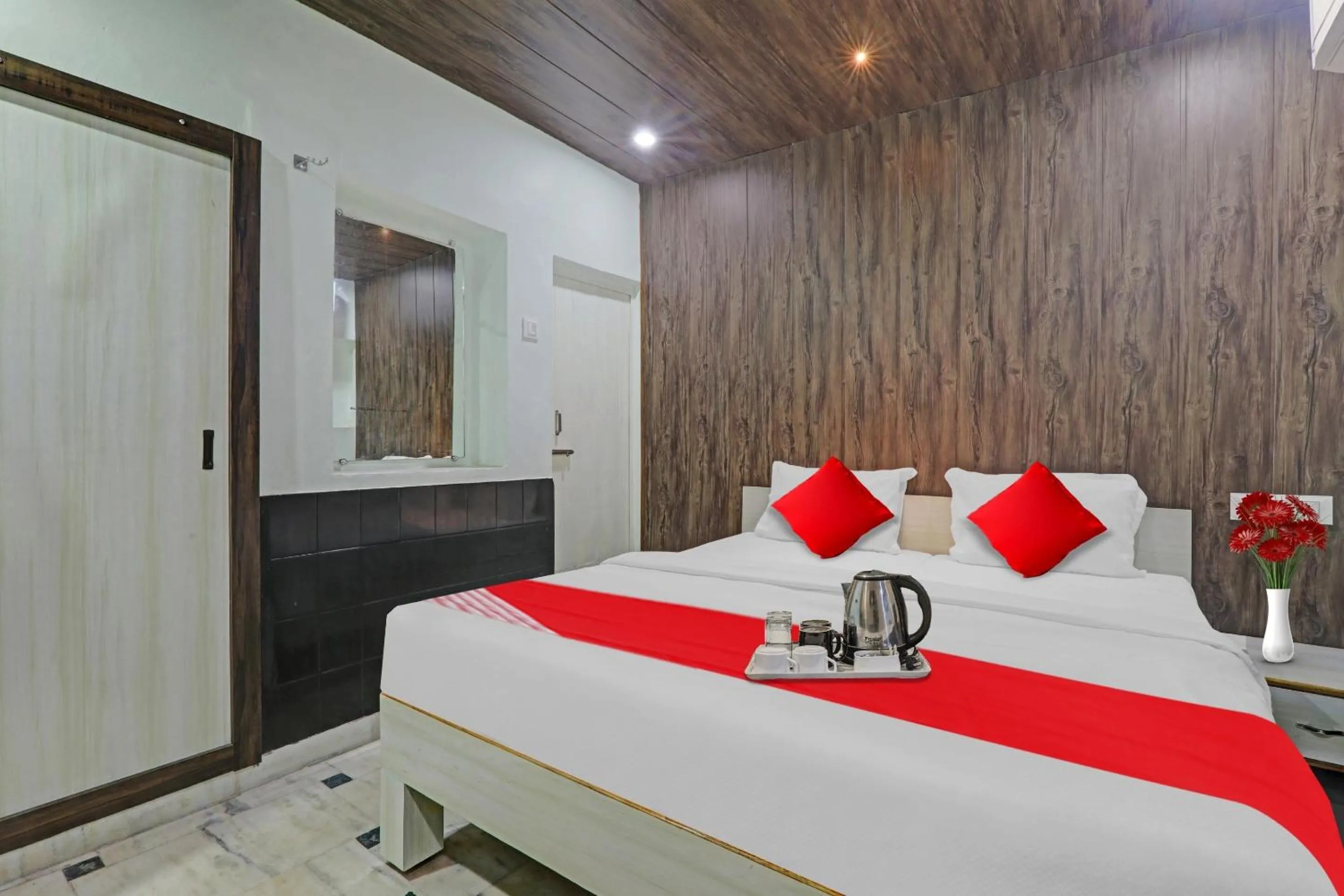 Bedroom, Bed in Hotel O Surbhi G House