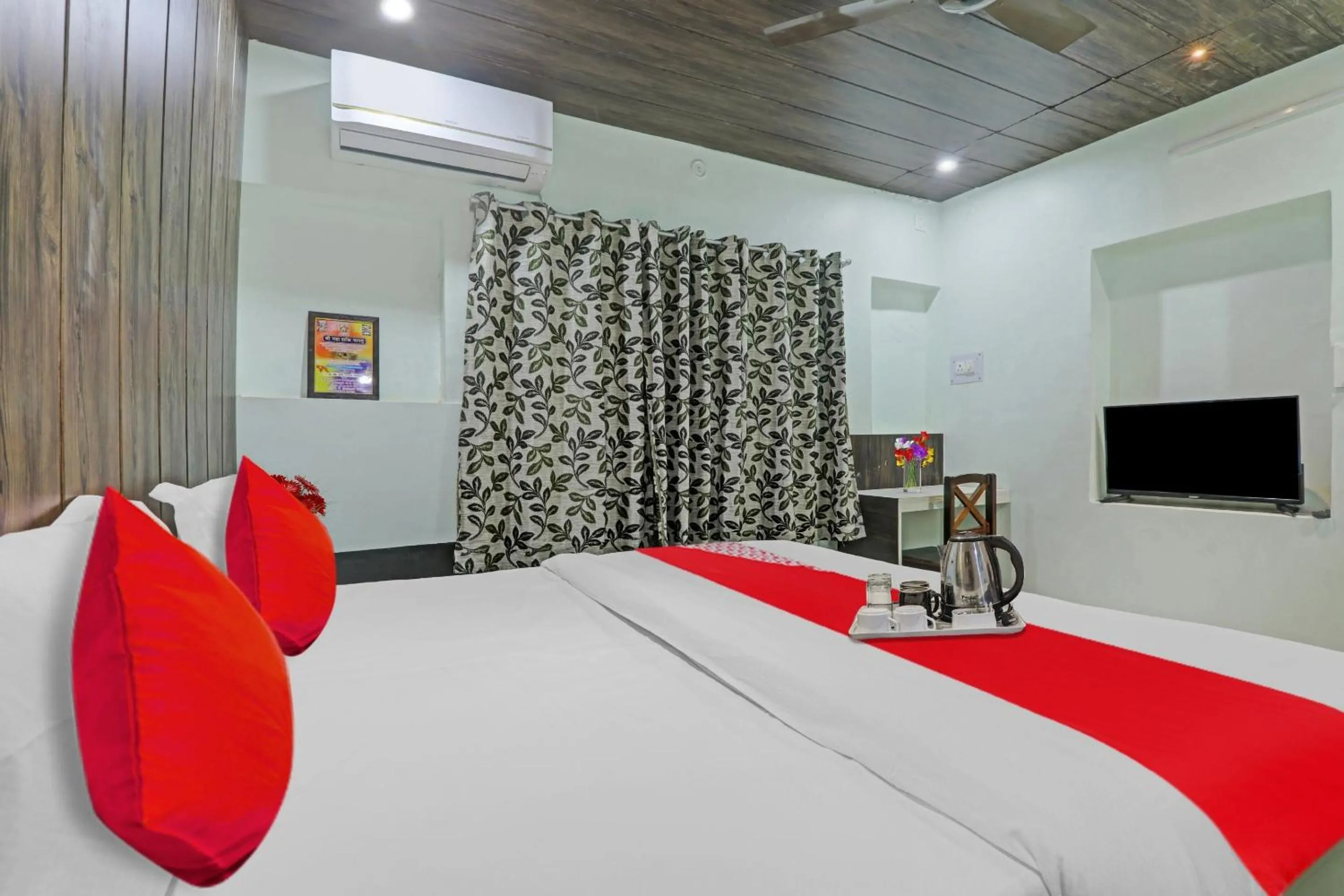 Bedroom, Bed in Hotel O Surbhi G House