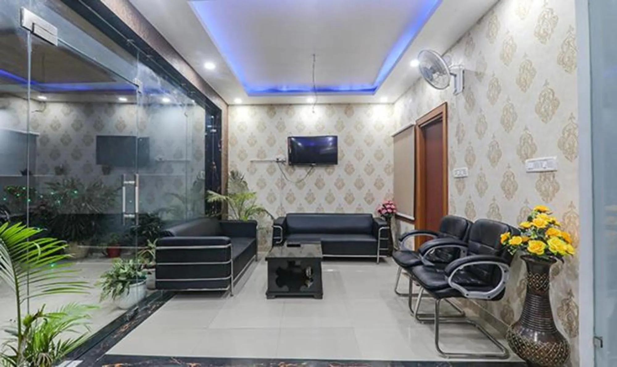 Seating area in FabExpress North Inn