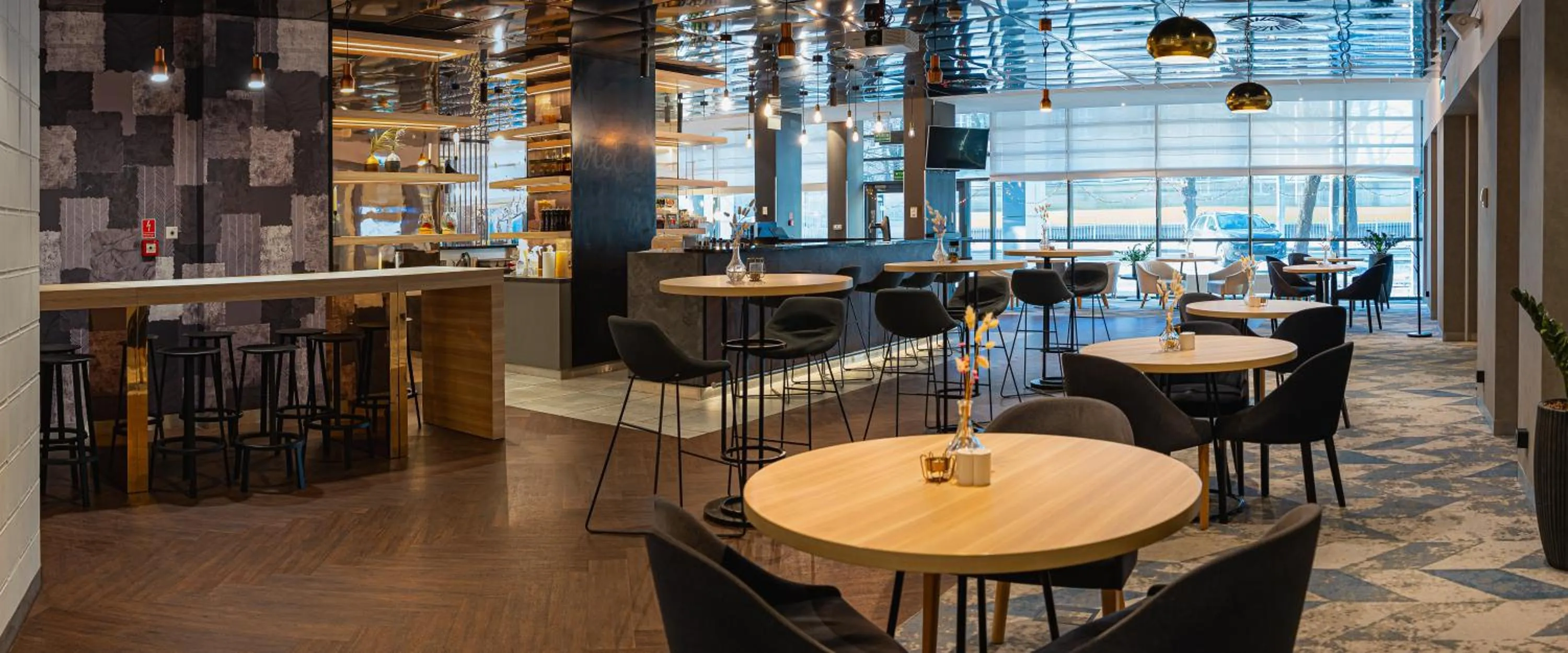 Restaurant/places to eat in Novotel Szczecin Centrum