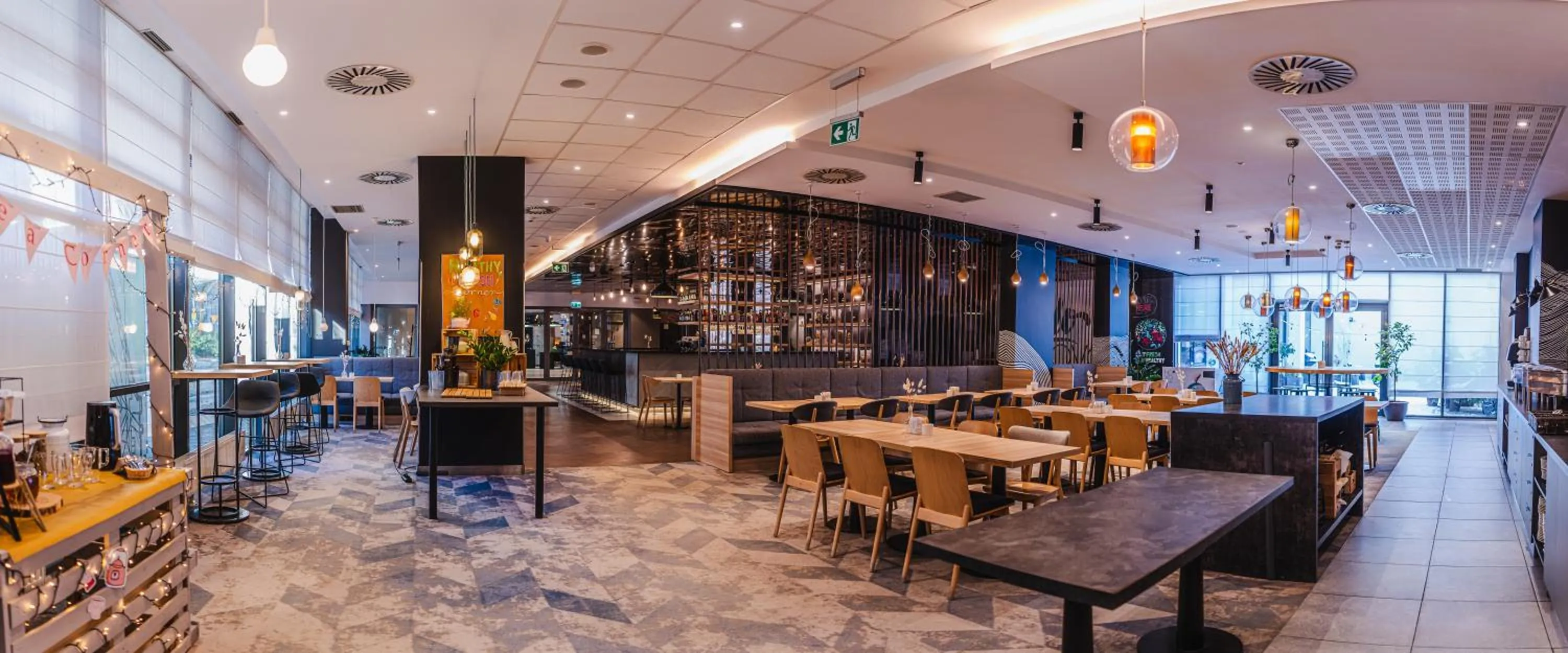 Restaurant/places to eat in Novotel Szczecin Centrum