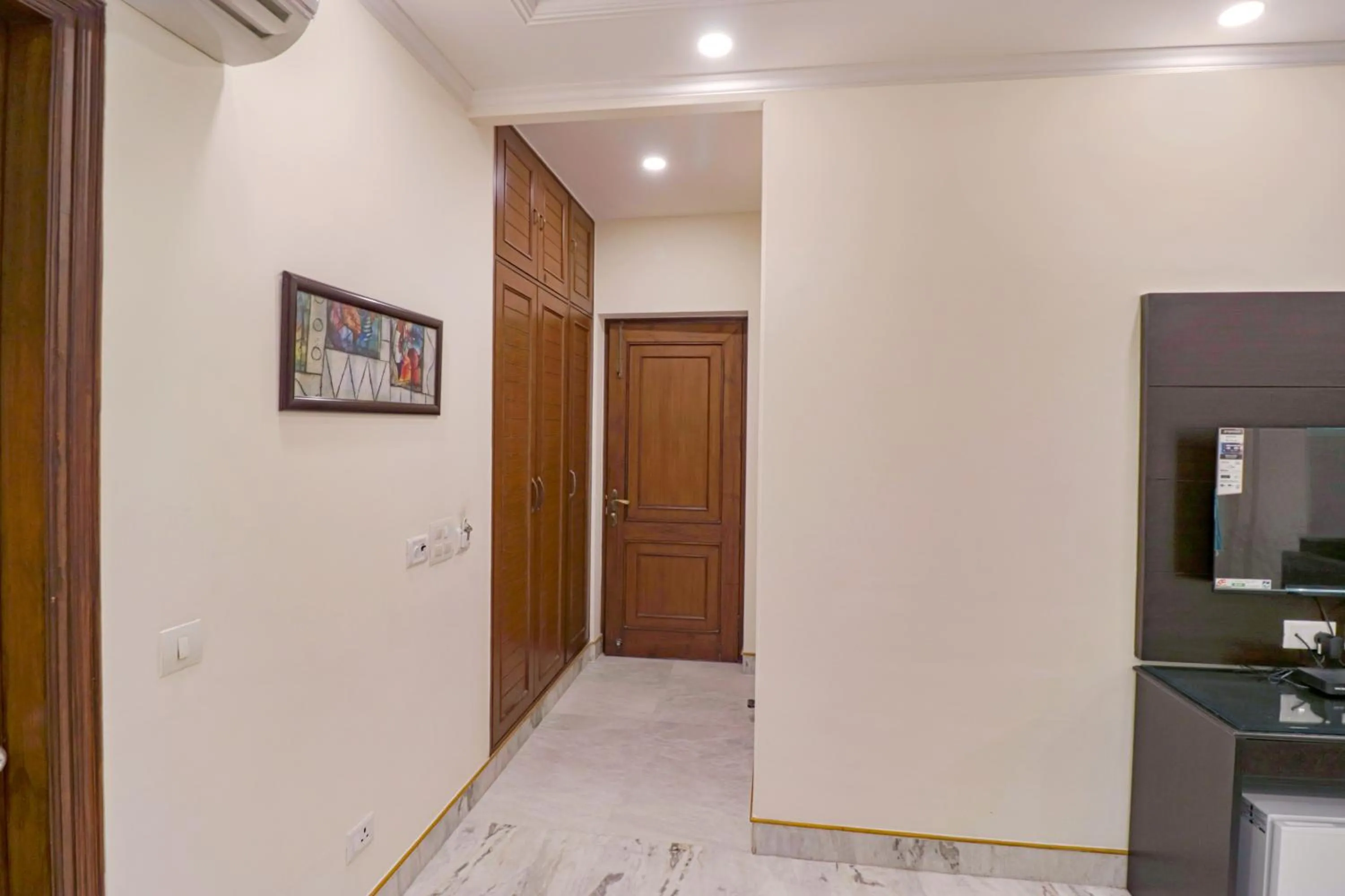 Lobby or reception in FabHotel RR Residency - DLF Cyber City, Gurugram