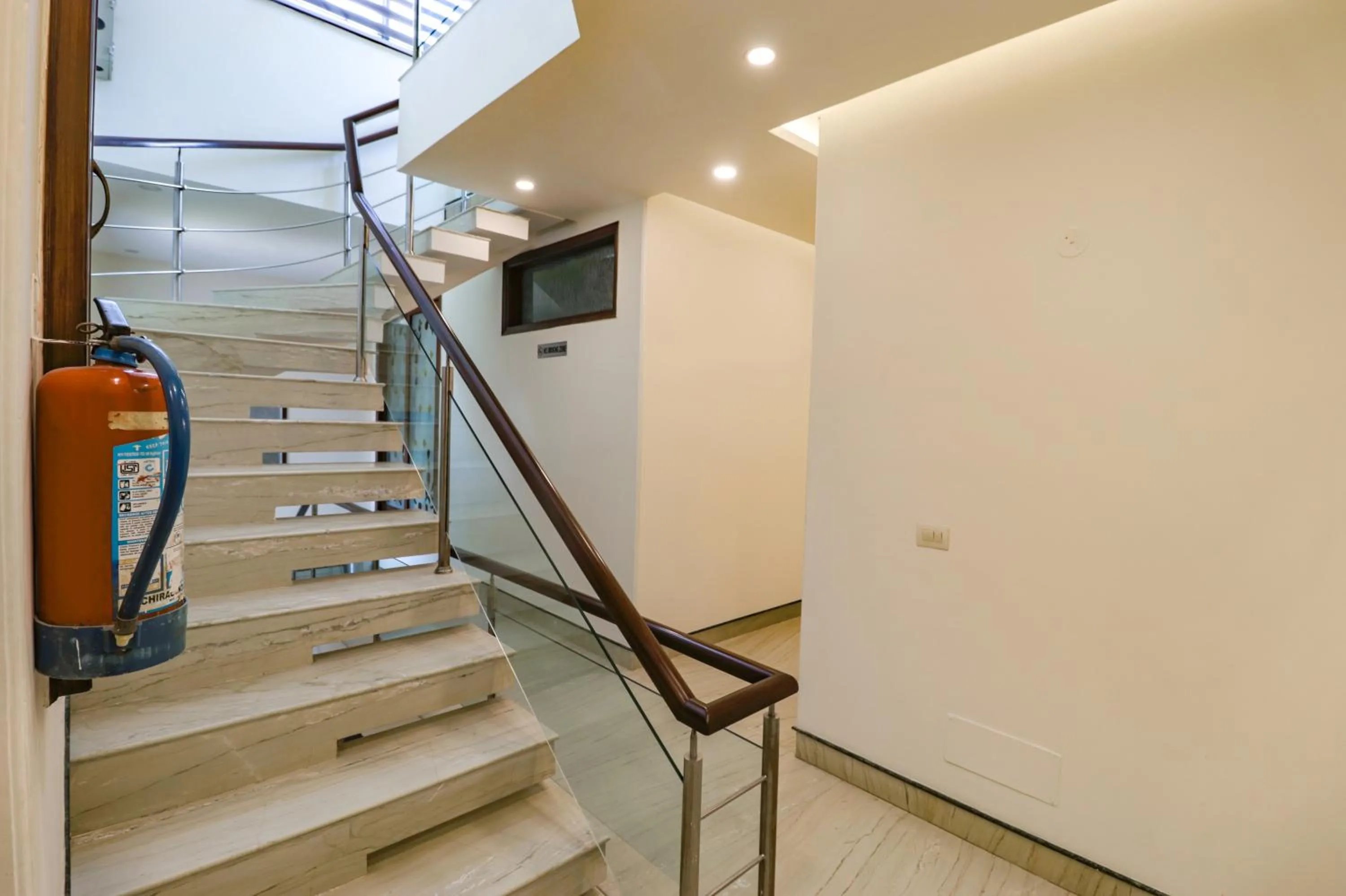 Lobby or reception in FabHotel RR Residency - DLF Cyber City, Gurugram