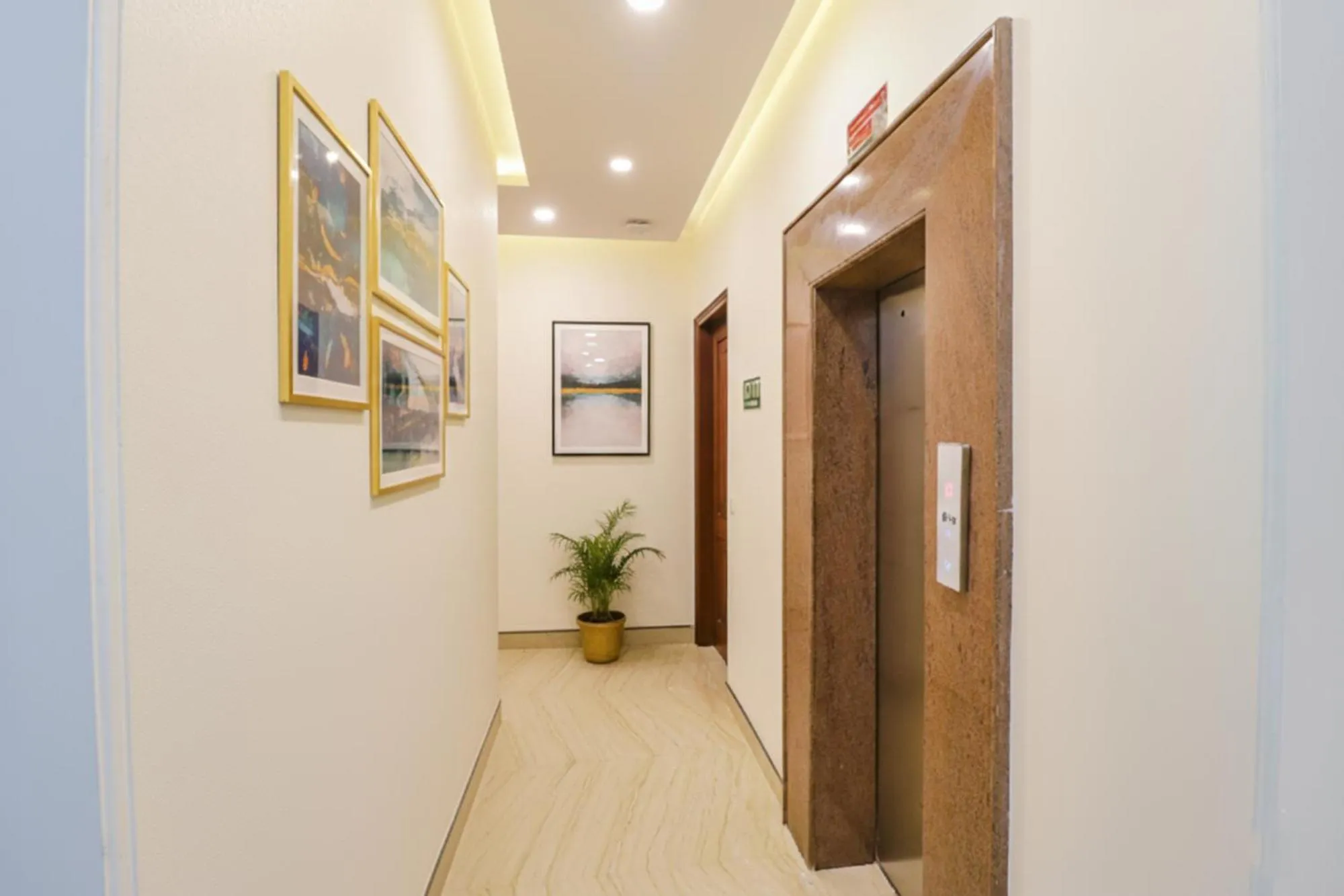 Lobby or reception in FabHotel RR Residency - DLF Cyber City, Gurugram