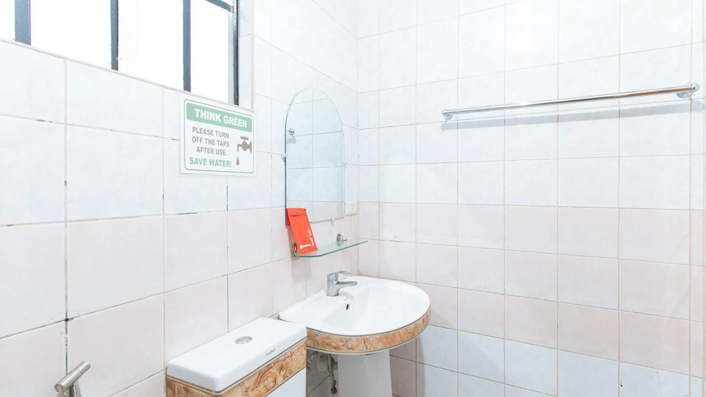 Shower in RedDoorz @ Sagada Sunrise View Homestay