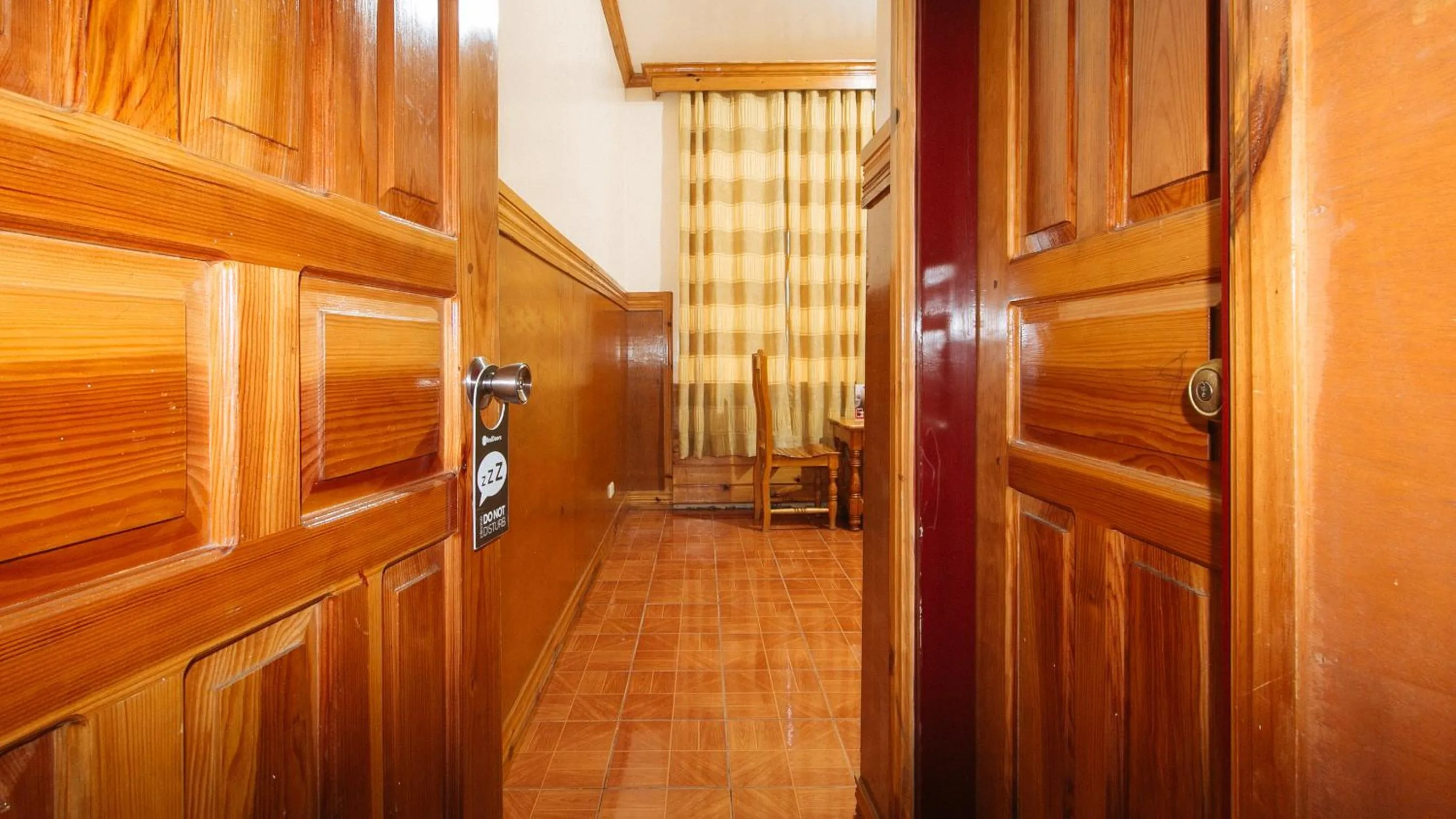 wardrobe in RedDoorz @ Sagada Sunrise View Homestay