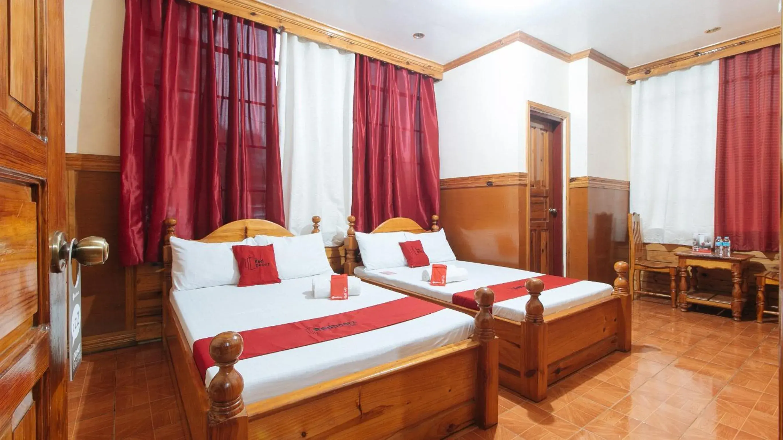 Quadruple Room in RedDoorz @ Sagada Sunrise View Homestay Quadruple Room in RedDoorz @ Sagada Sunrise View Homestay