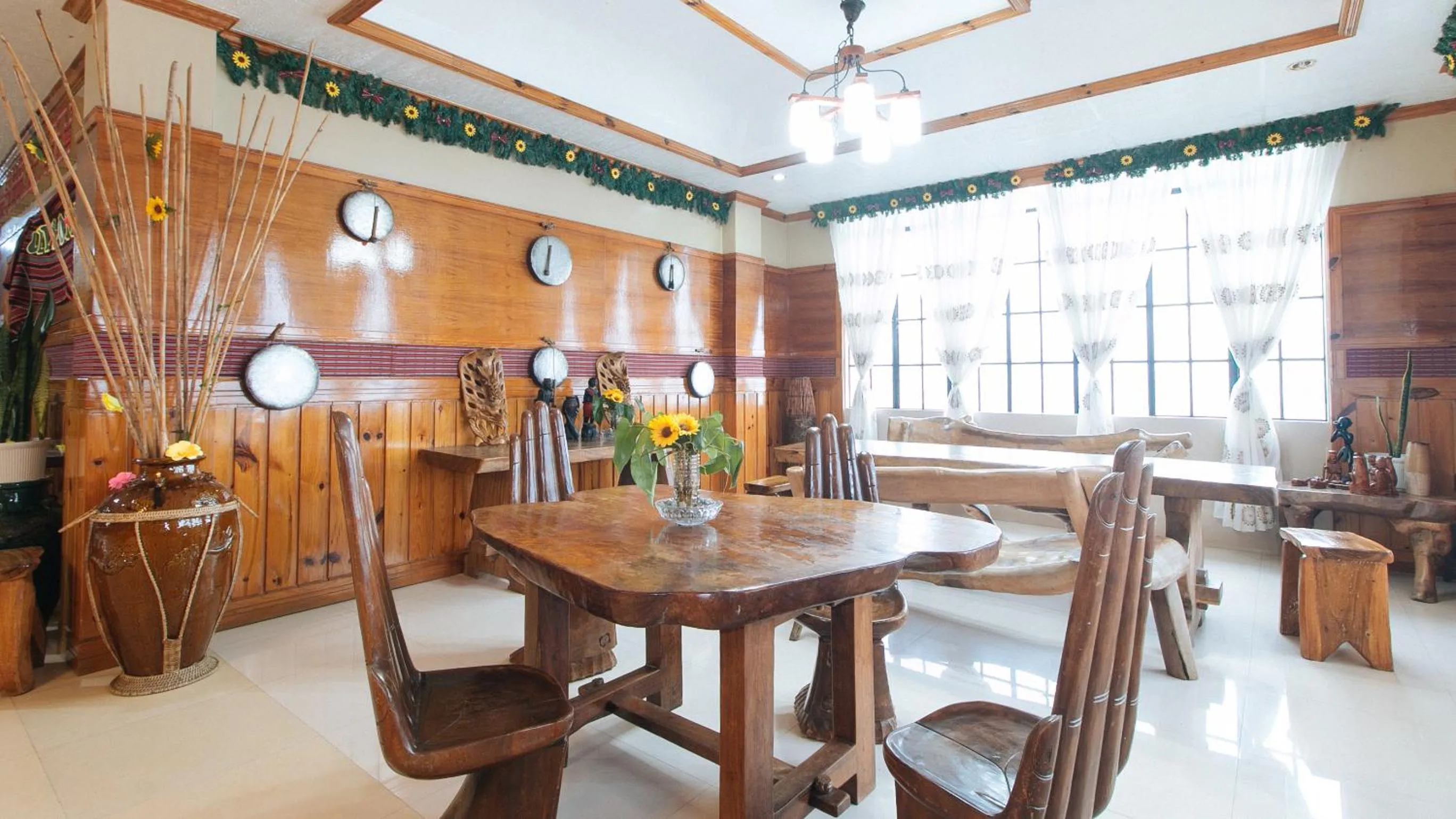 Seating area in RedDoorz @ Sagada Sunrise View Homestay