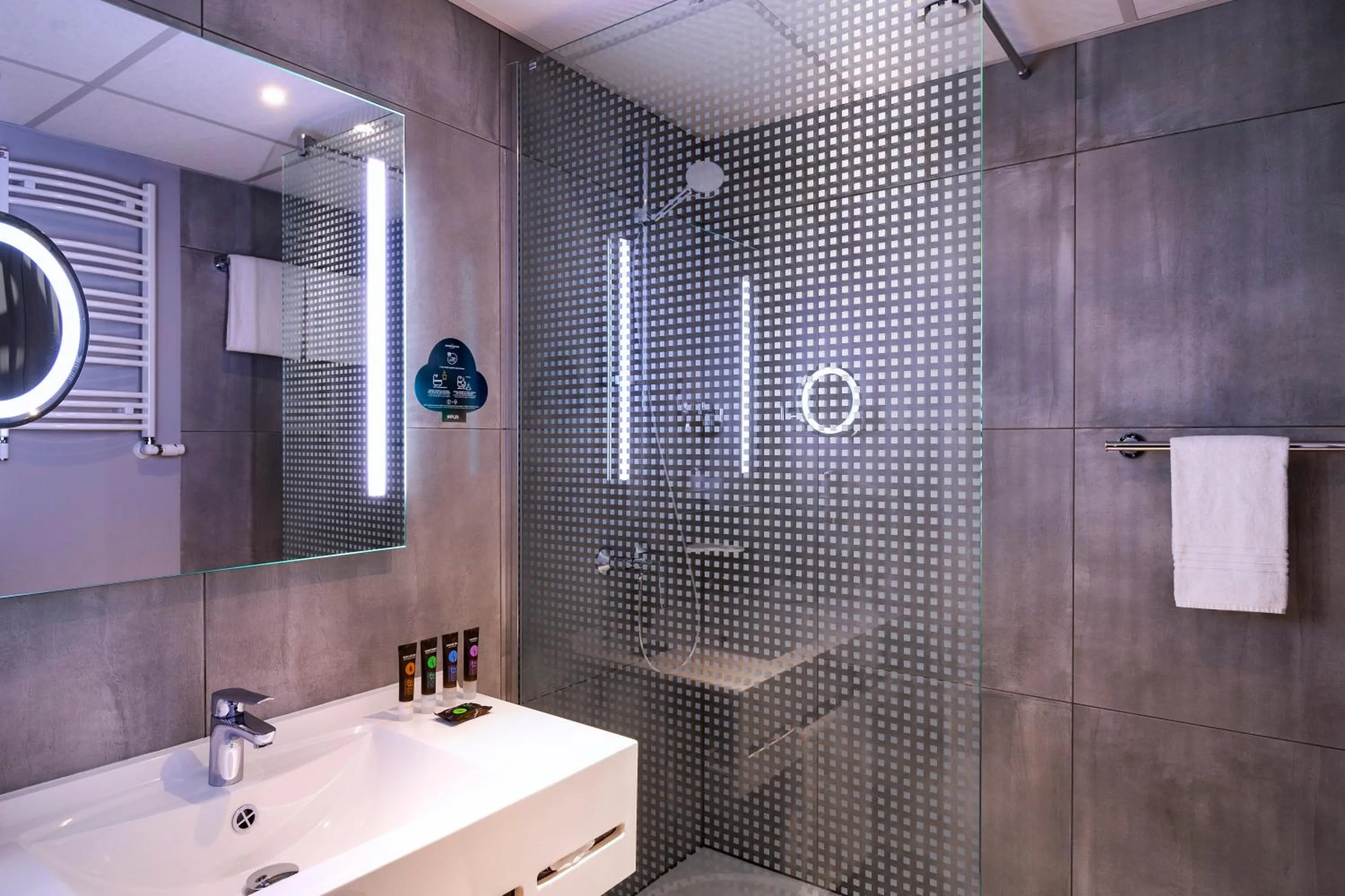 Bathroom in Novotel Warszawa Airport