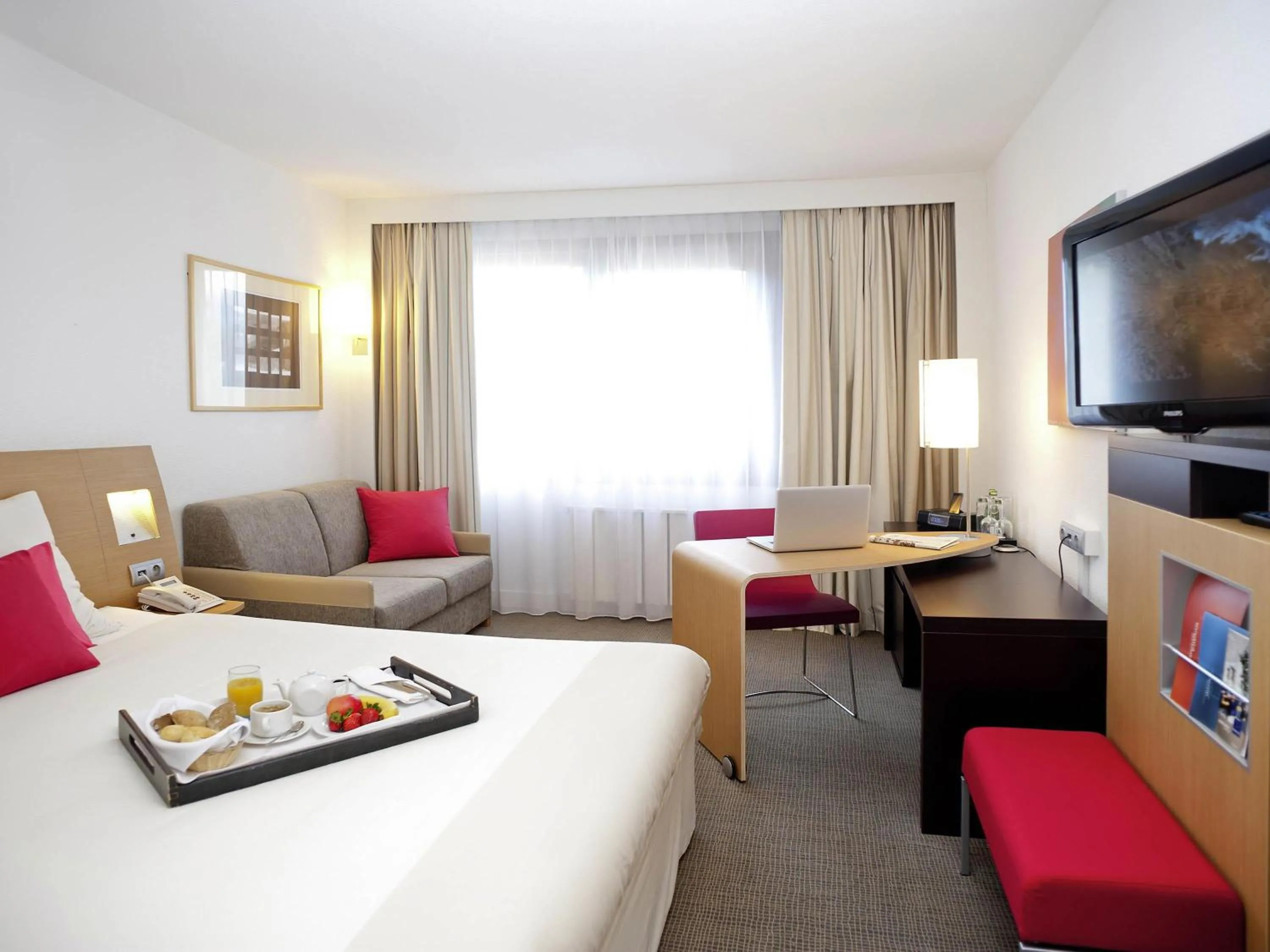 Bedroom, Bed in Novotel Warszawa Airport