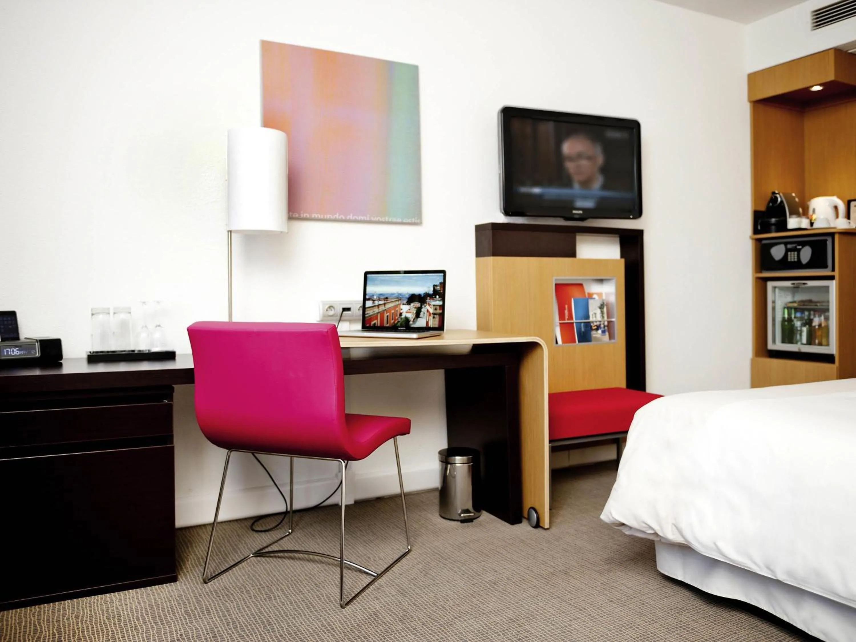 Bedroom, Bed in Novotel Warszawa Airport