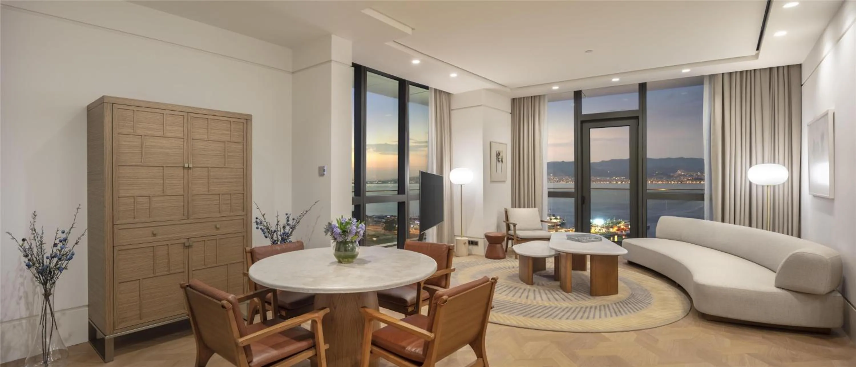 Photo of the whole room in Hyatt Regency Izmir IstinyePark