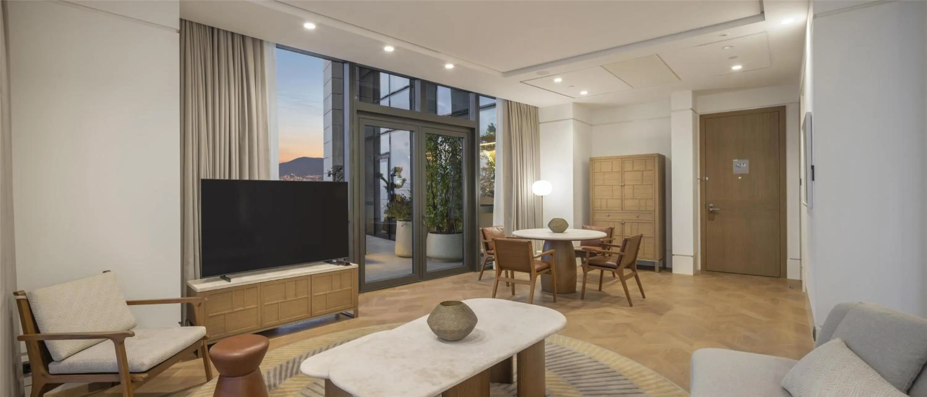 Photo of the whole room in Hyatt Regency Izmir IstinyePark