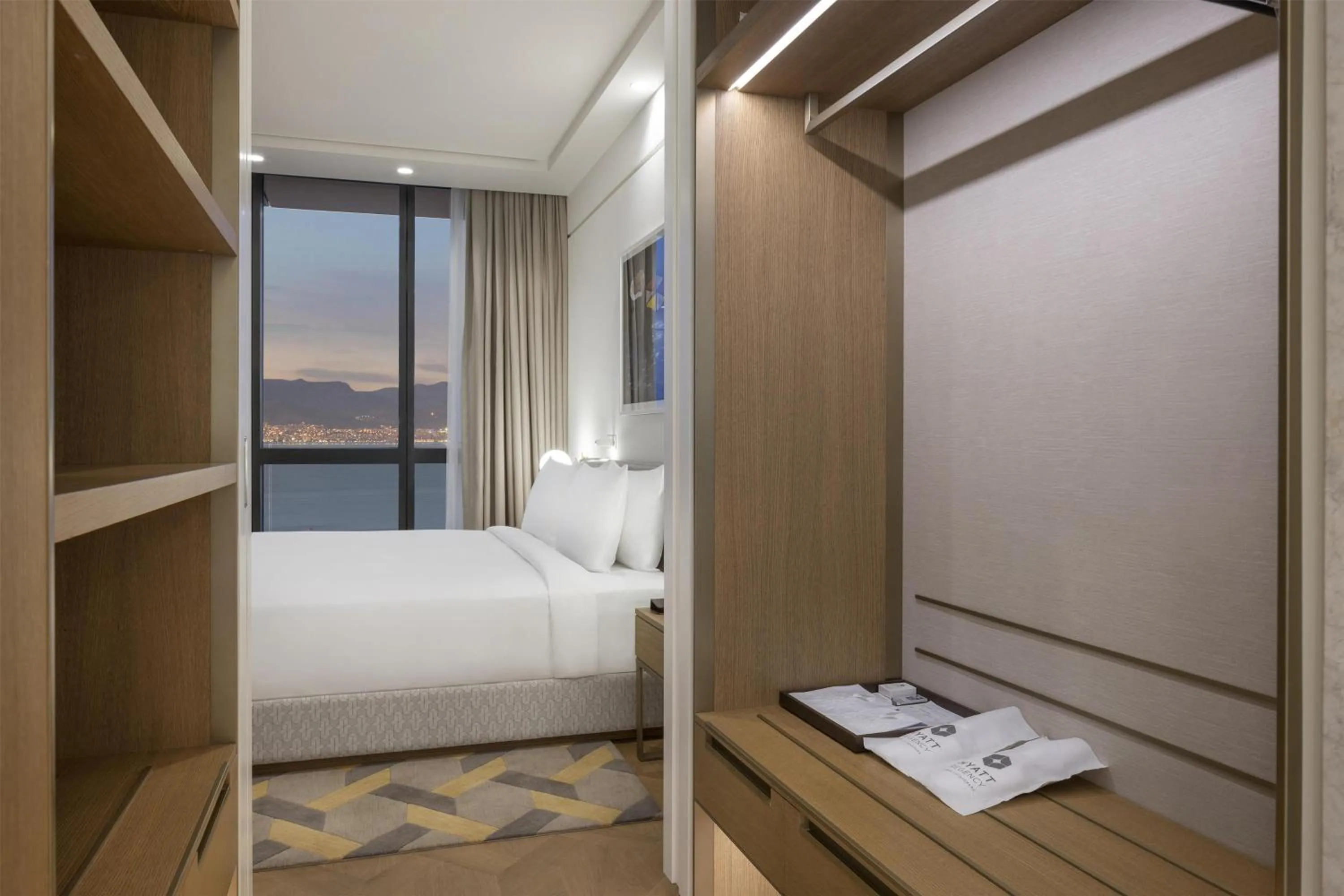 Photo of the whole room, Bed in Hyatt Regency Izmir IstinyePark