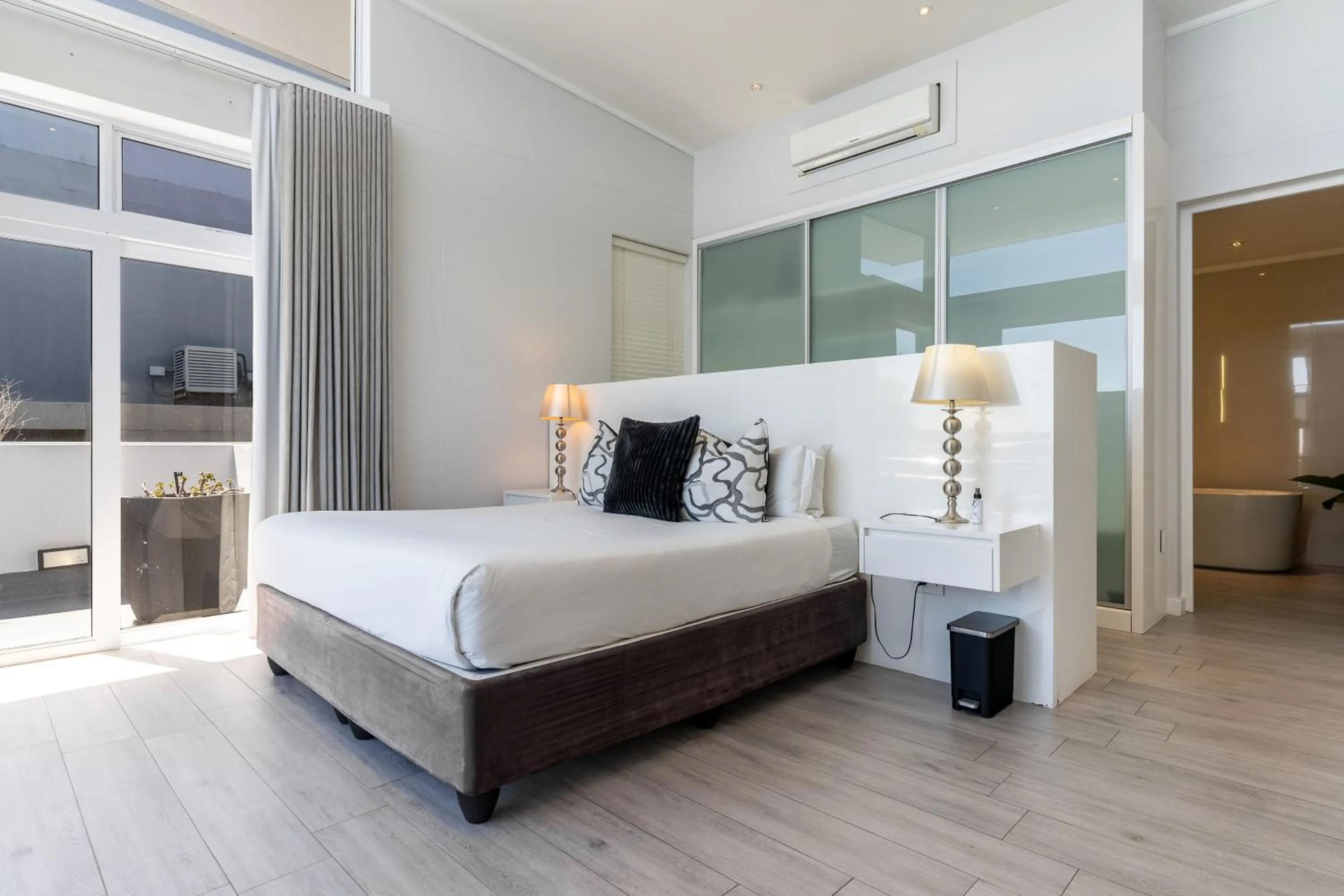 Bed in Montanha Villa - Camps Bay