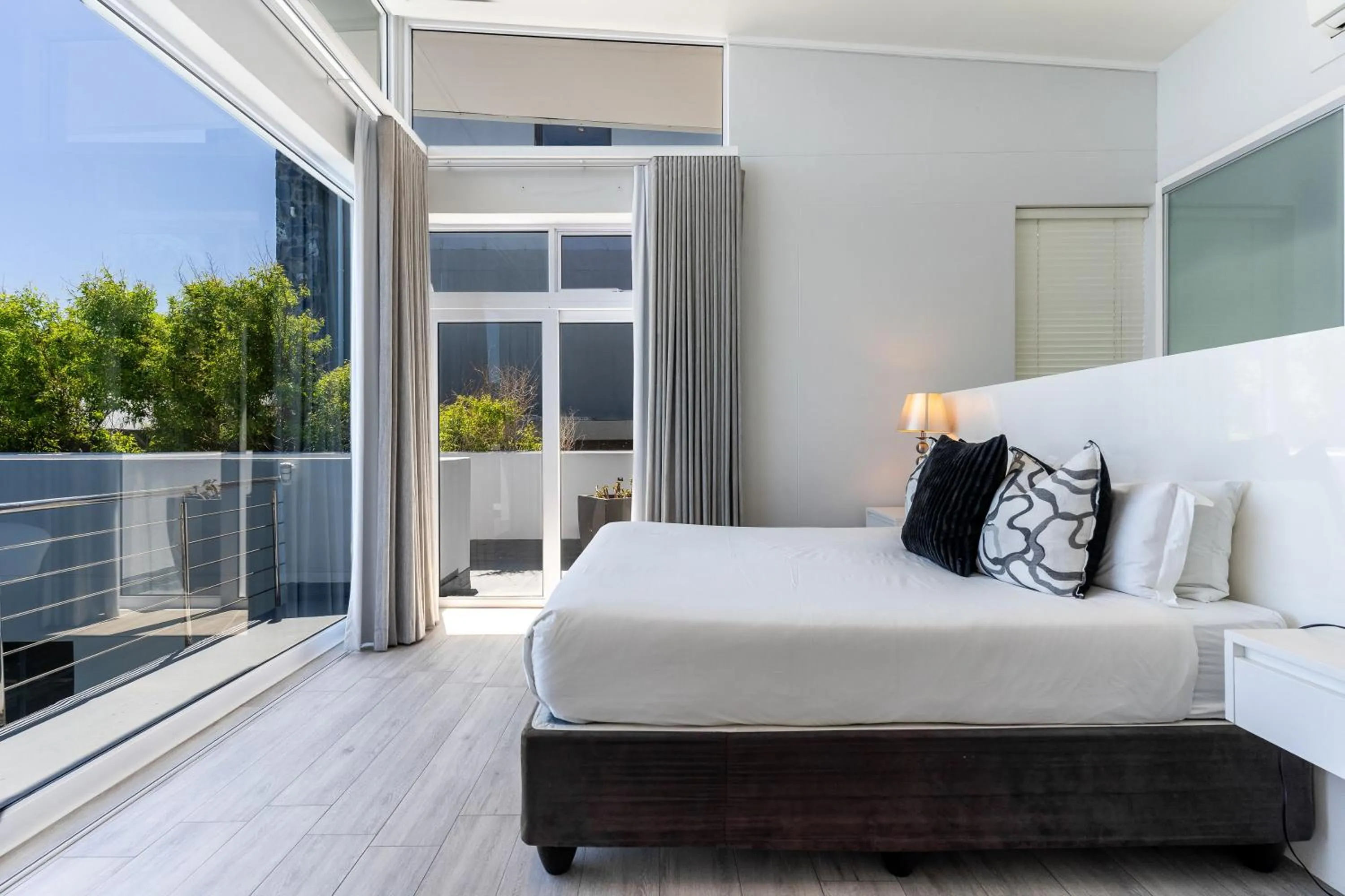 Bed in Montanha Villa - Camps Bay