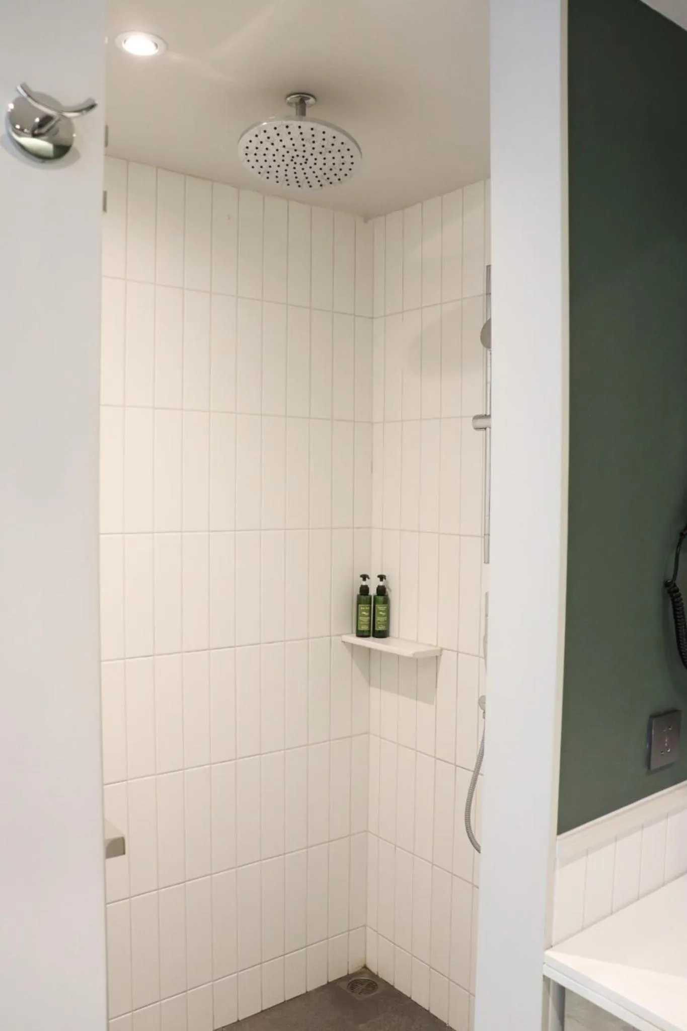 Shower in The Quarter Chaophraya by UHG