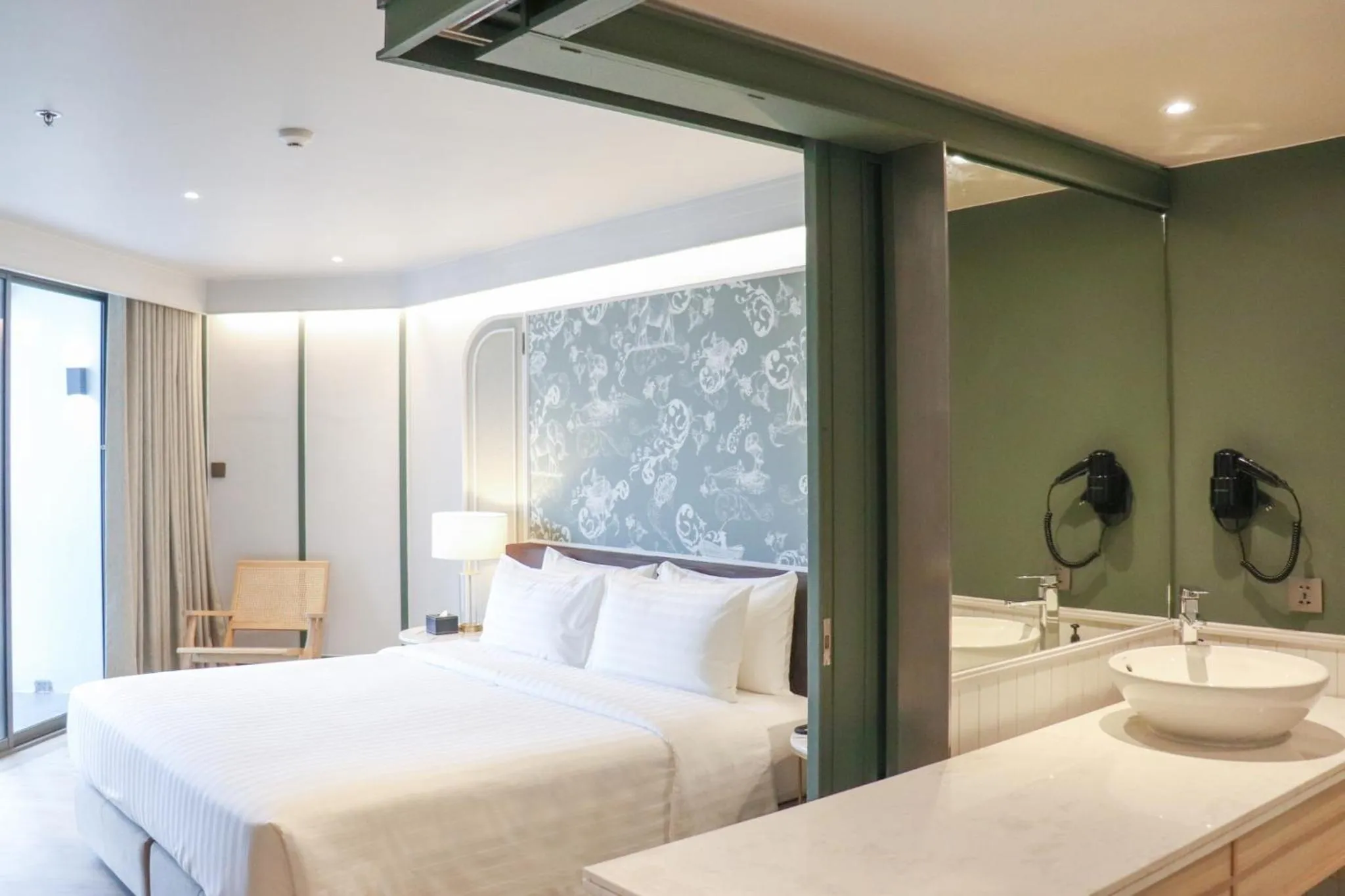 Bedroom, Bed in The Quarter Chaophraya by UHG