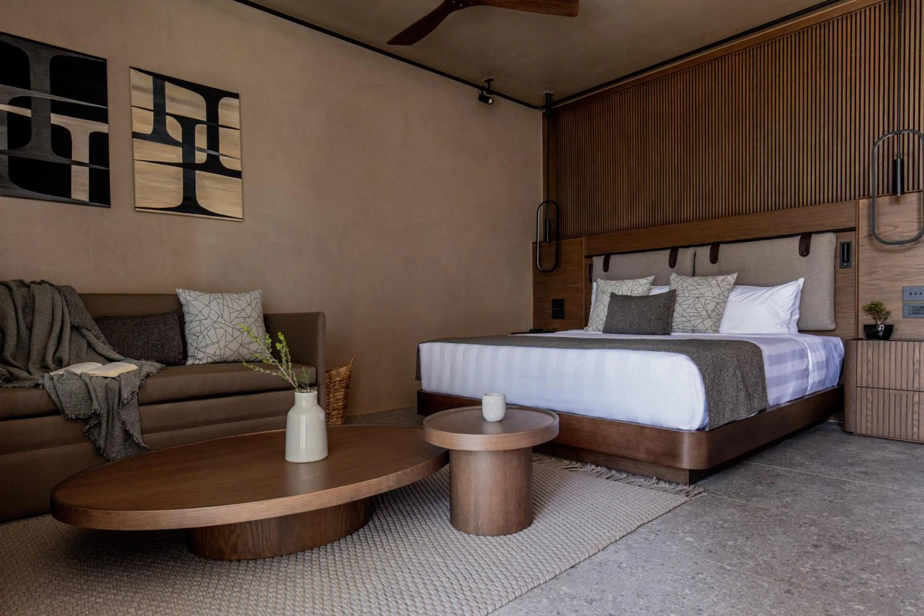 Photo of the whole room, Bed in Pnoe Breathing Life - Adults Only