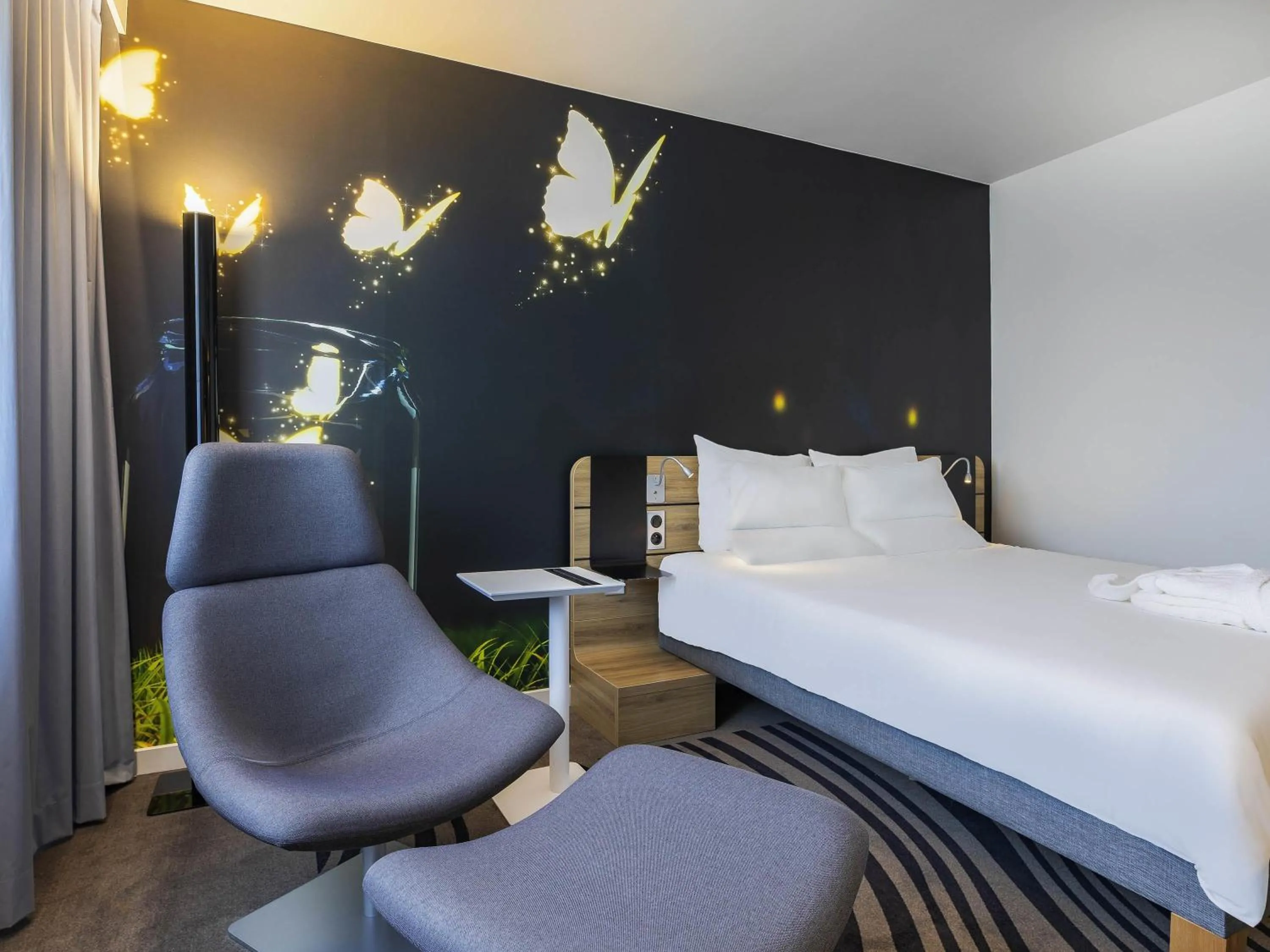 Bedroom, Bed in Novotel Wrocław City