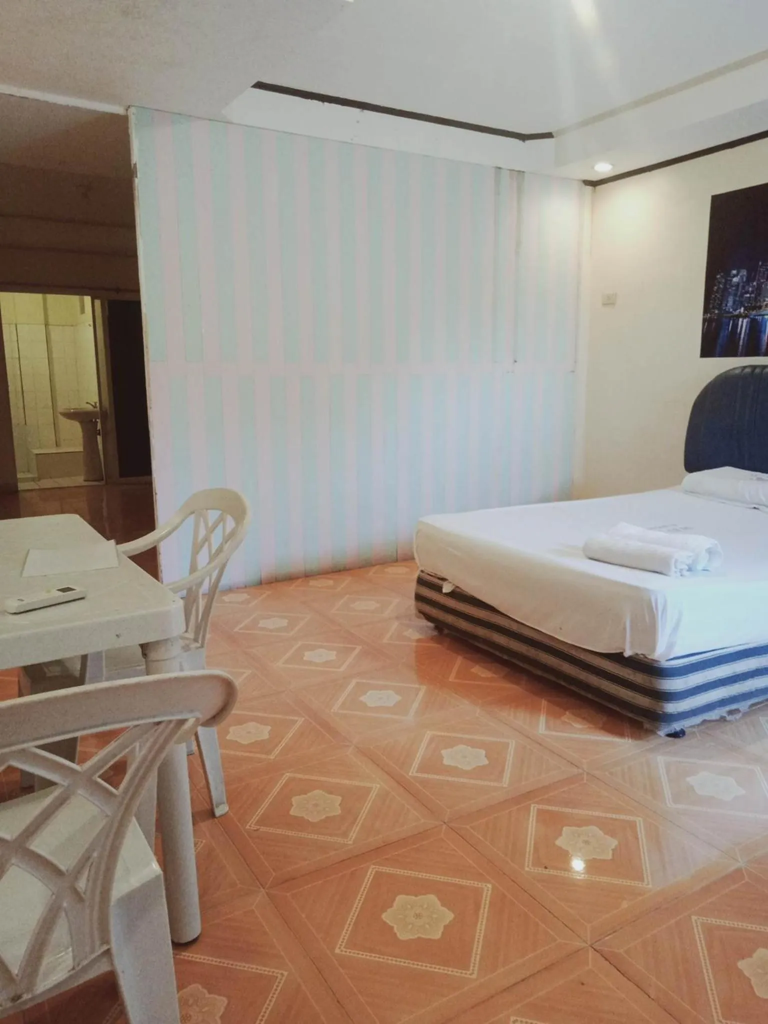 Bed in WJV INN Marigondon