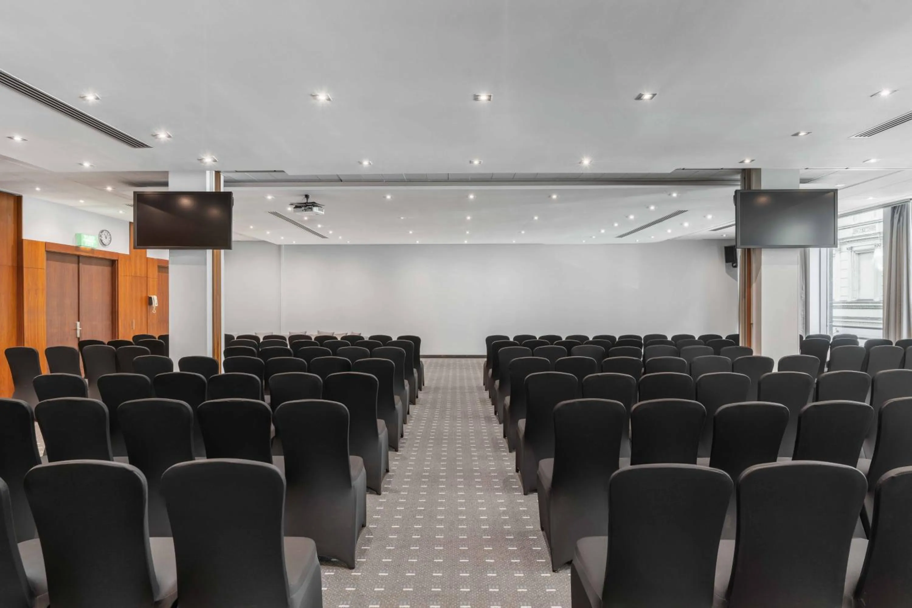 Business facilities in Wyndham Wroclaw Old Town