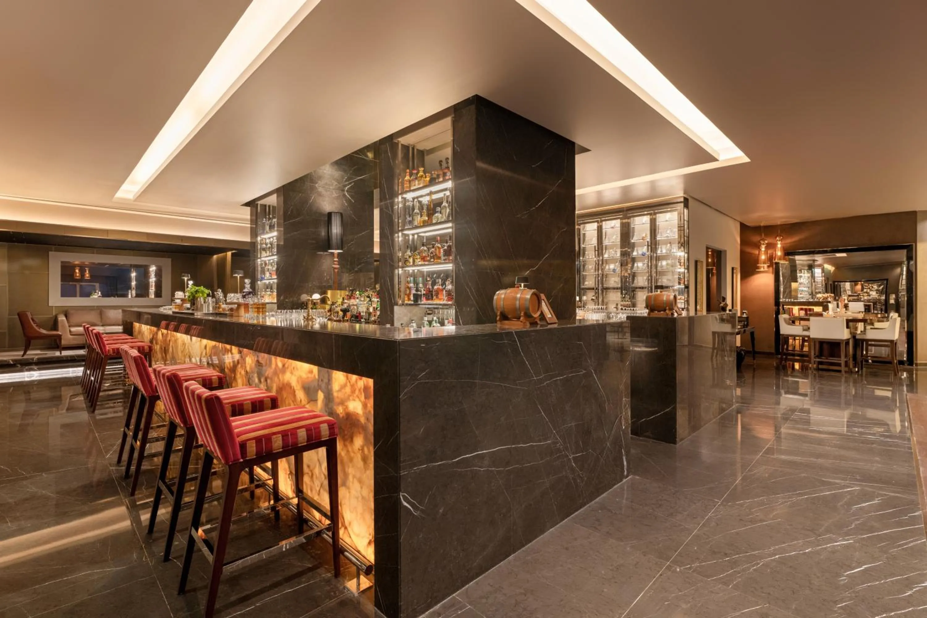 Lounge or bar in Rixos Marina Abu Dhabi