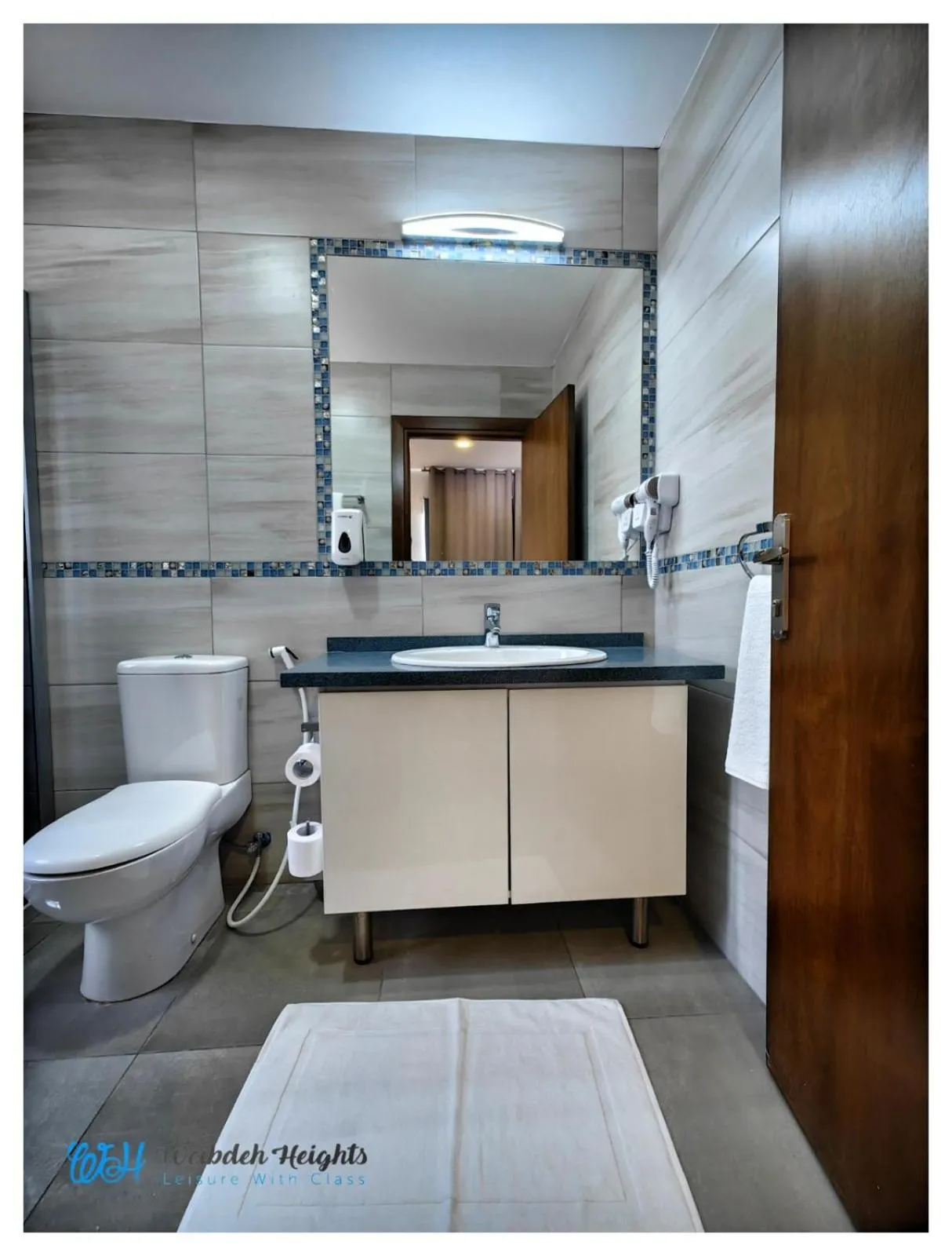 Bathroom in Weibdeh Heights Hotel Suites