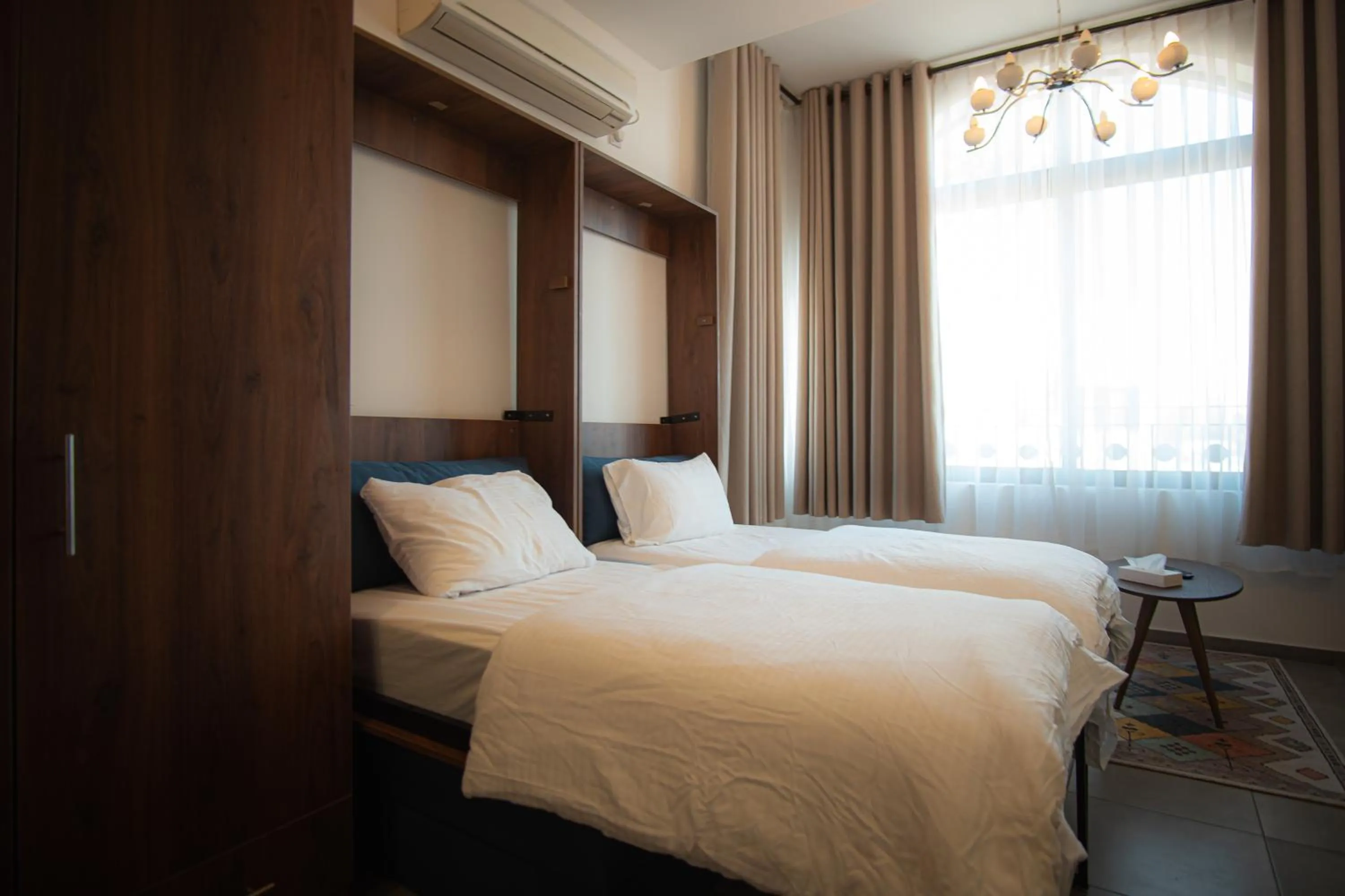 Bed in Weibdeh Heights Hotel Suites