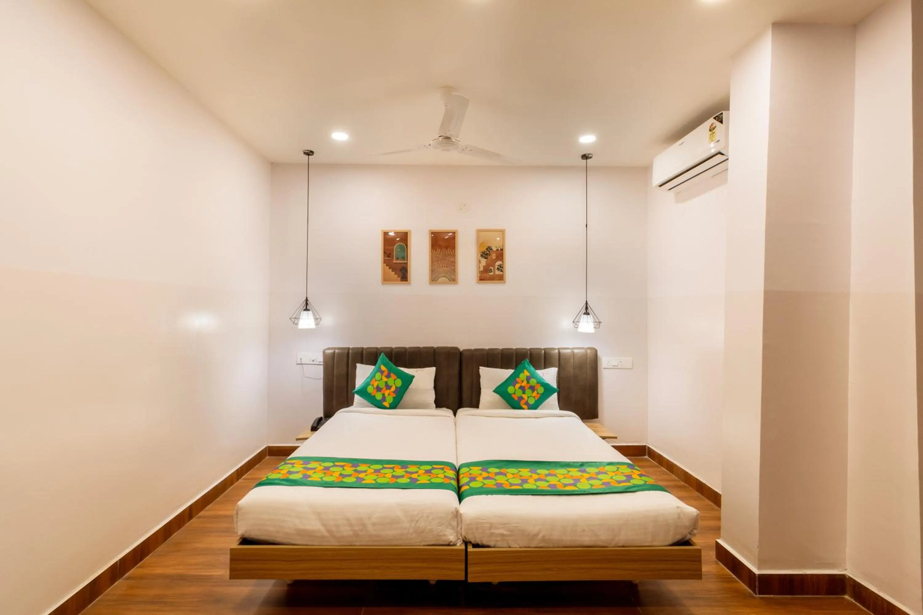 Bedroom, Bed in Treebo Seventh Heaven Kukatpally