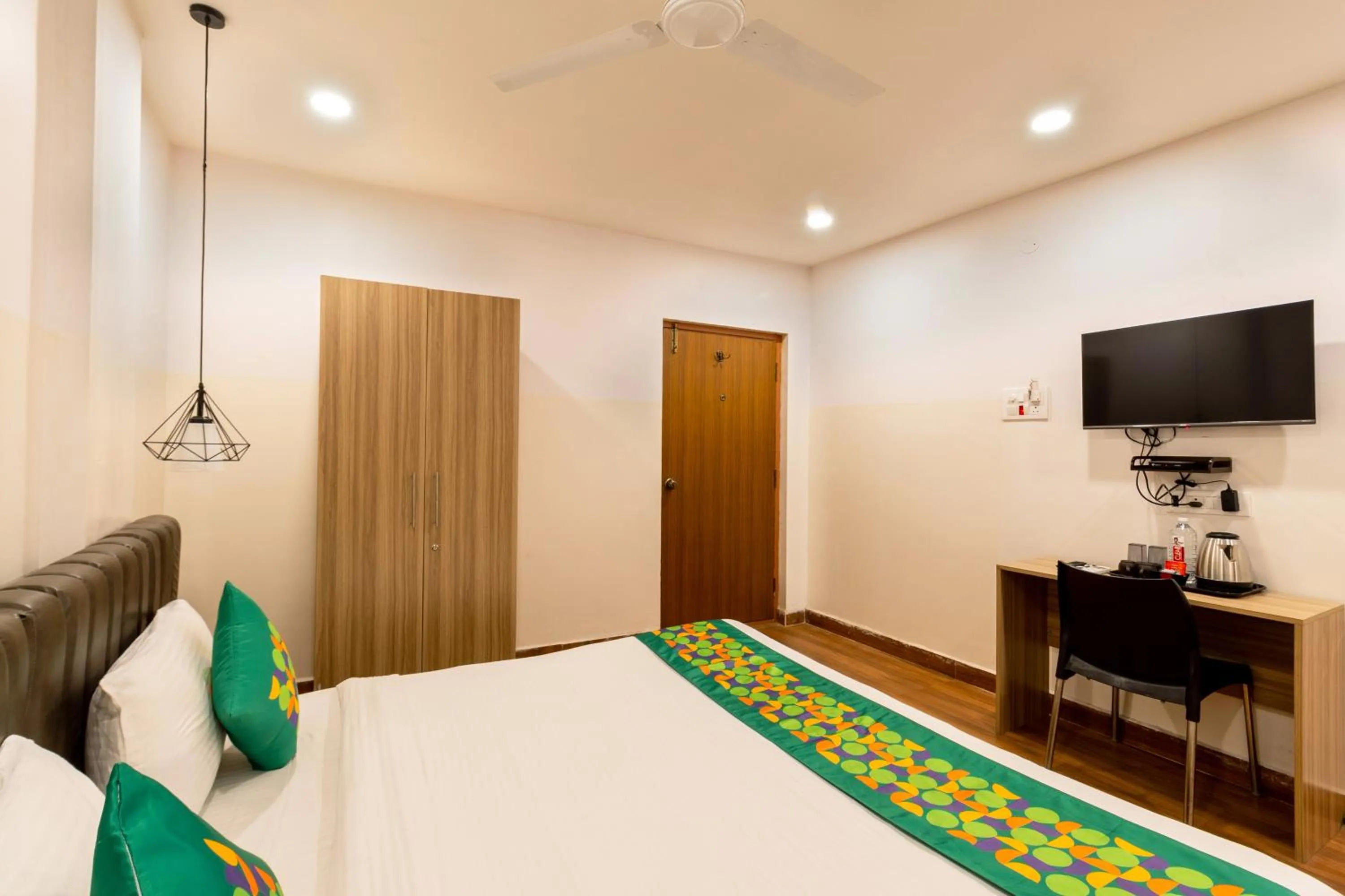Bedroom, Bed in Treebo Seventh Heaven Kukatpally
