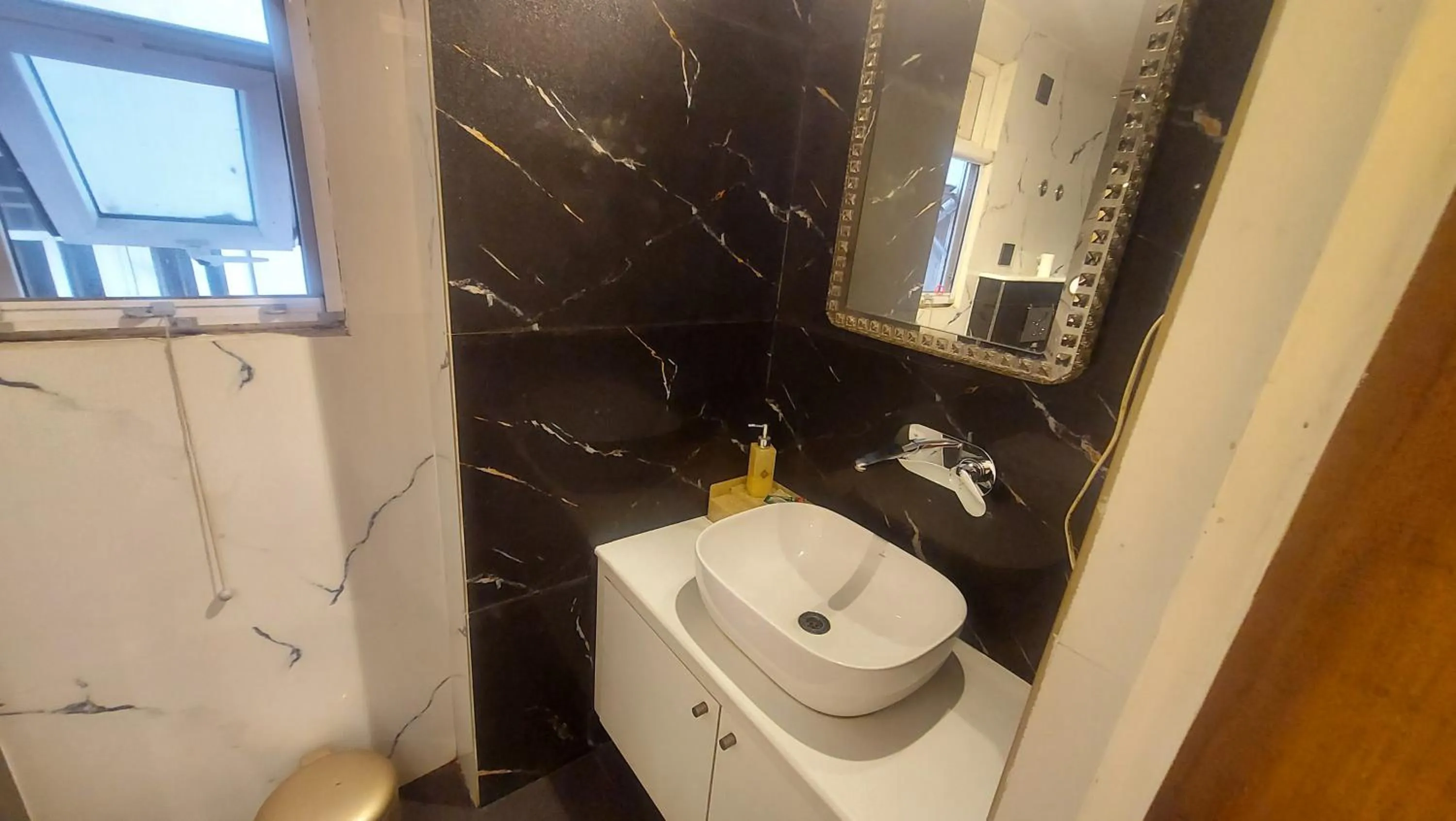 Bathroom in Hotel Manila